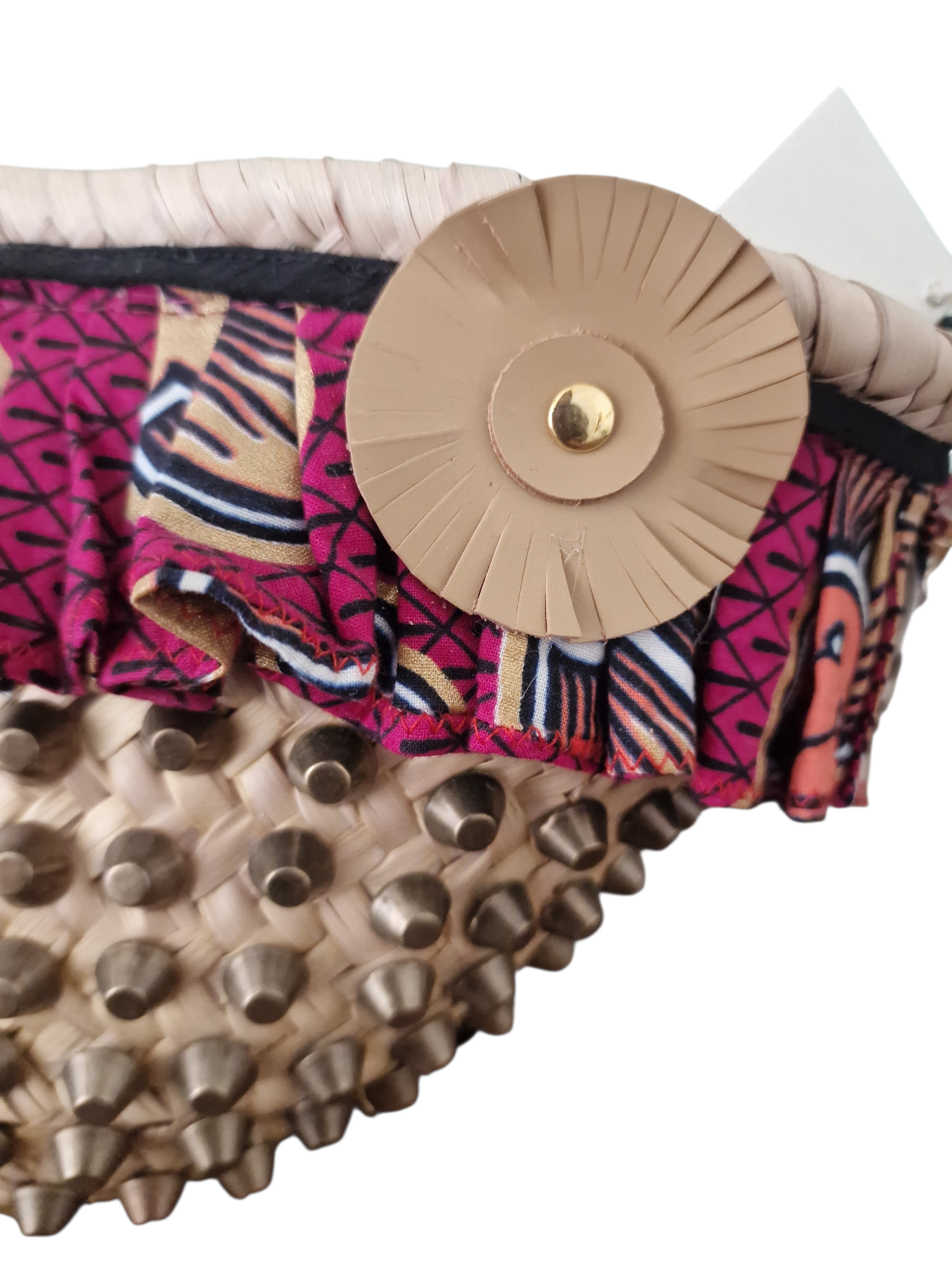 dettaglio del fiore ammuri in vera pelle fatto a mano , iconico fiore ammuri