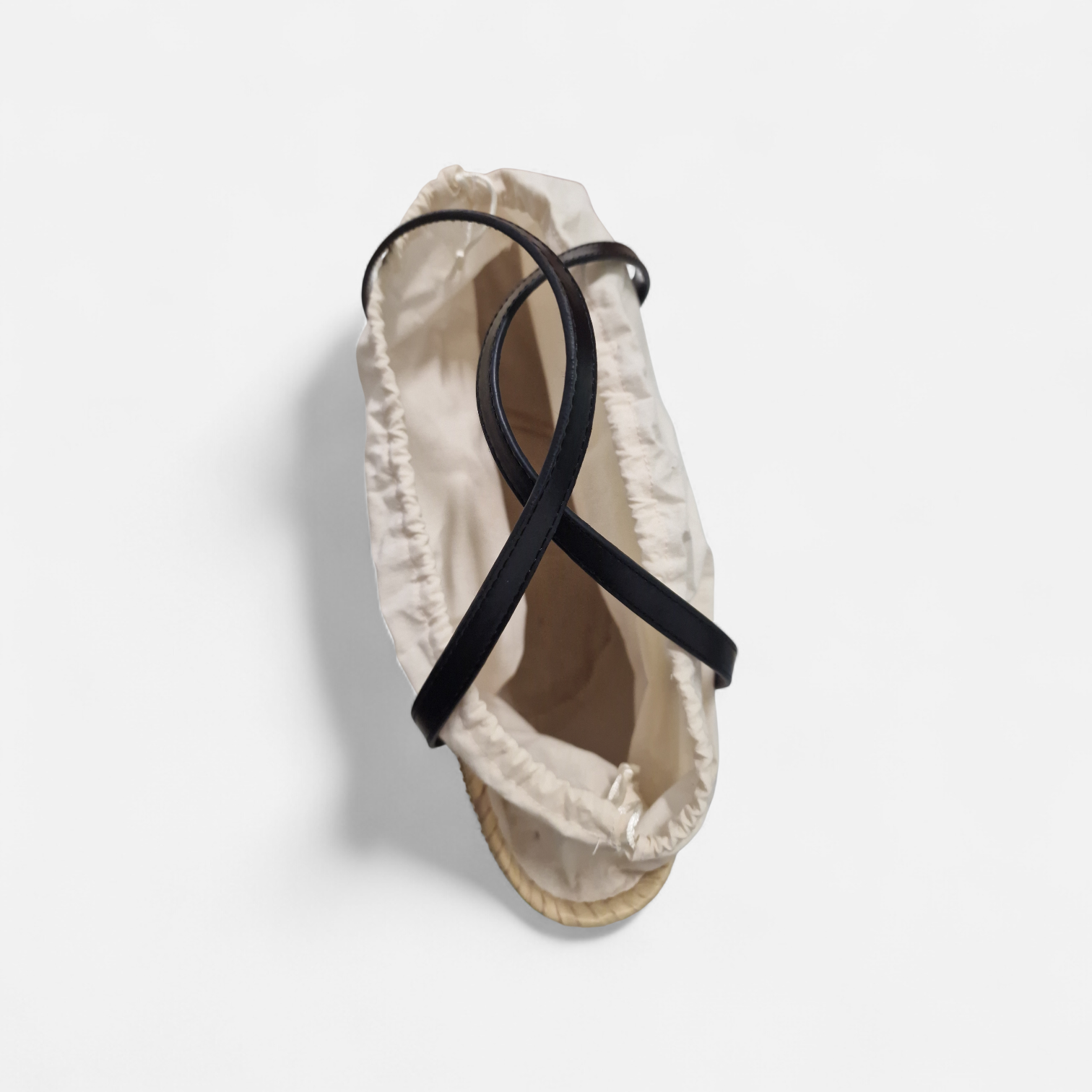 vista dall'alto della borsa coffa scintilla internamente rivestita di cotone grezzo color panna con cordoncino