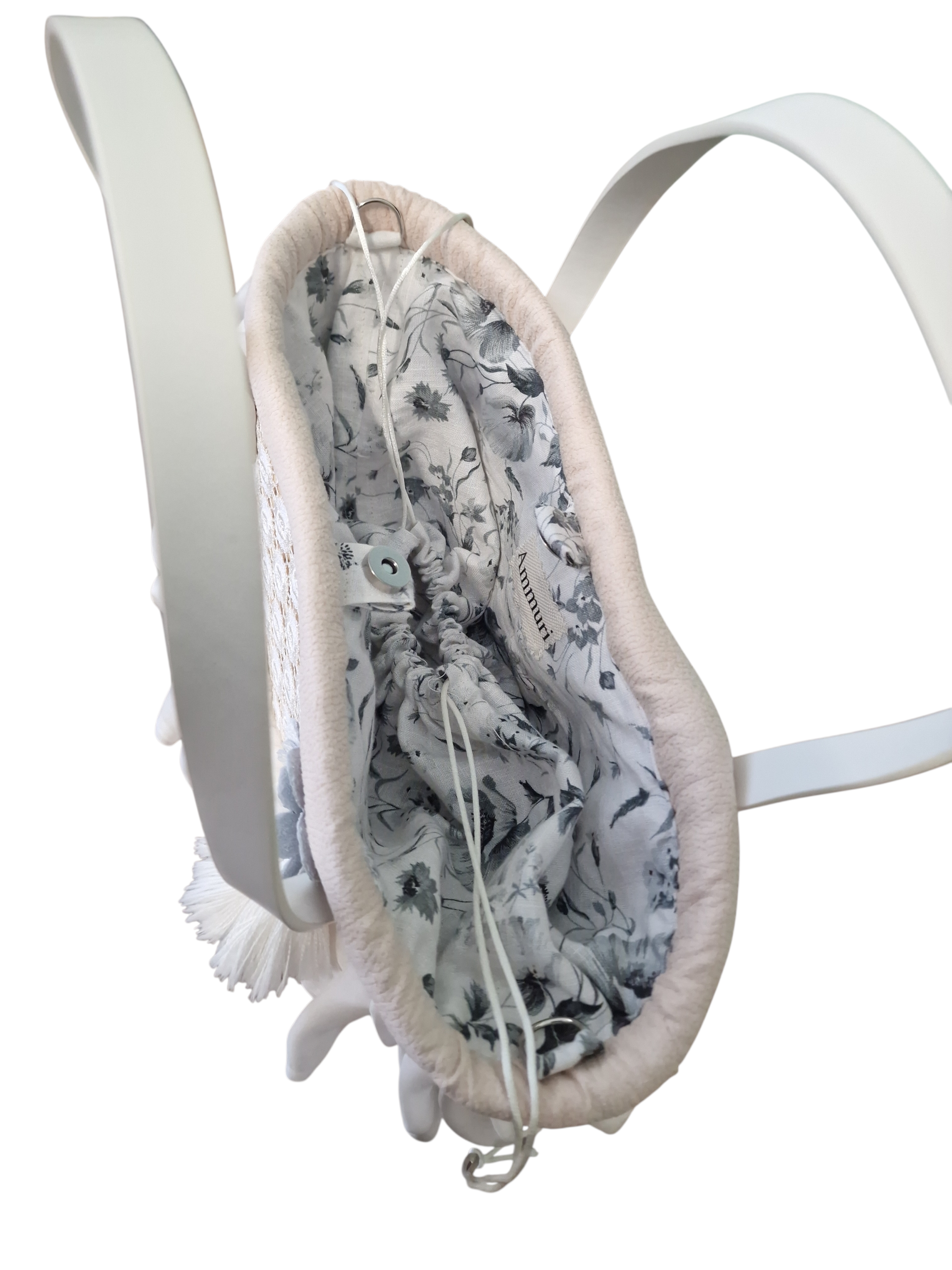 Interno della coffa Scicli con sacchetto in cotone stampato floreale, tasca interna e chiusura con bottoncino magnetico