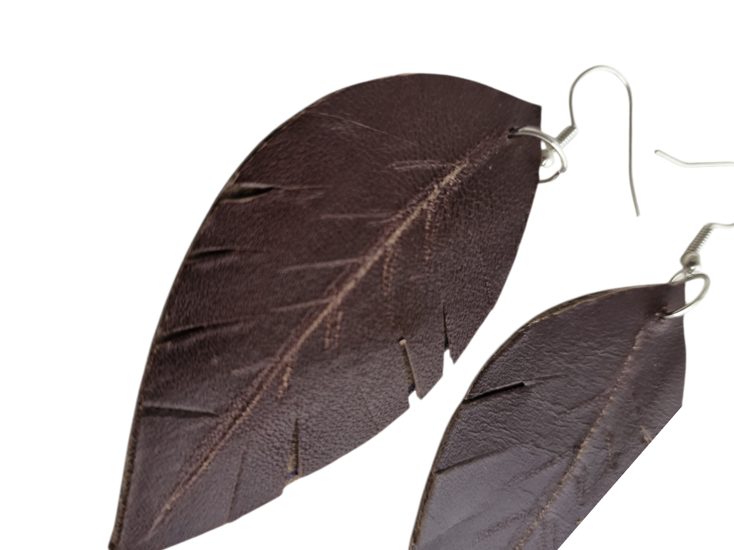 Orecchini Fronda in pelle marrone, forma a foglia artigianale cucita a mano