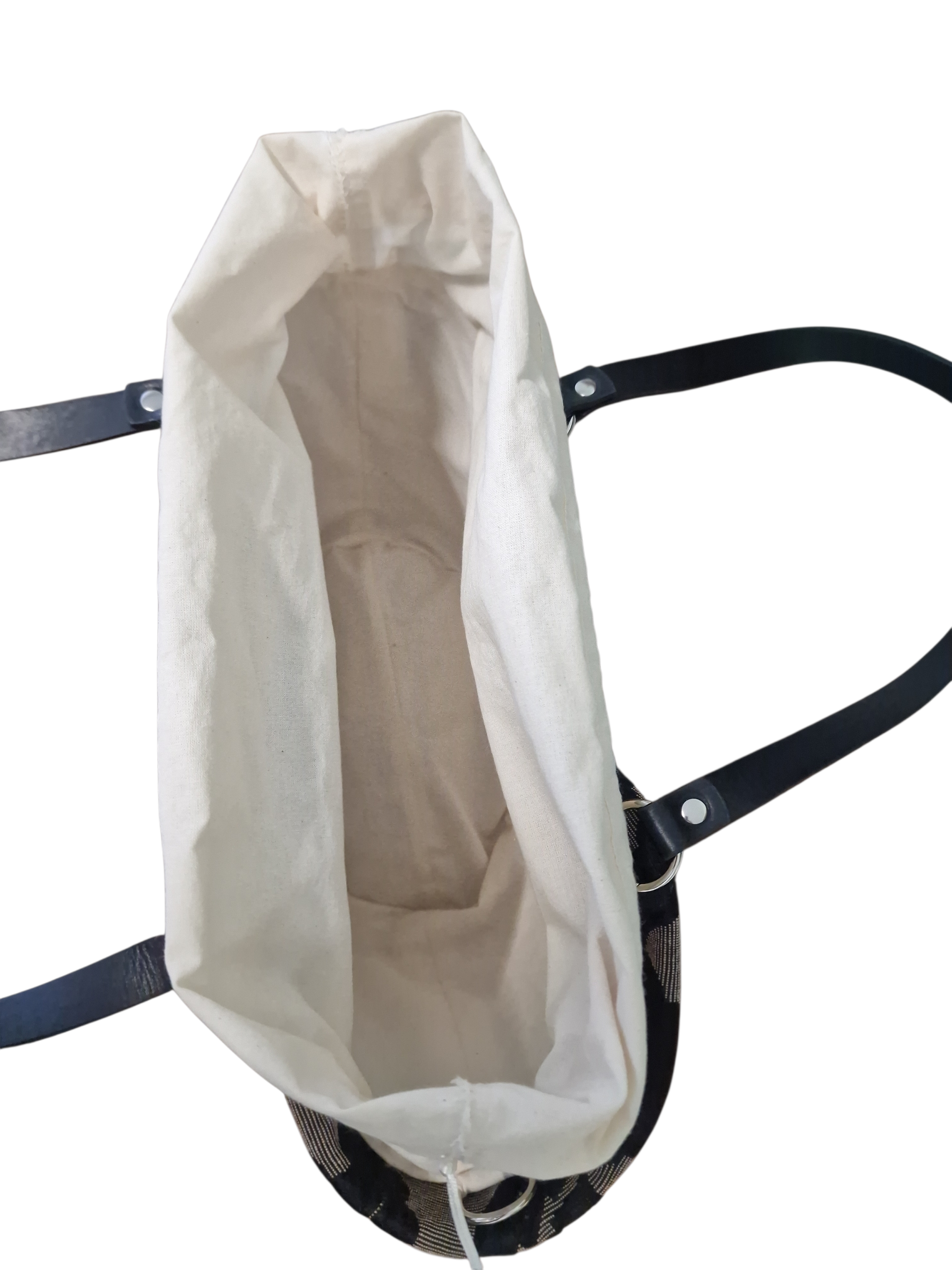 foto del sacchetto interno realizzato a mano in cotone grezzo e tasca