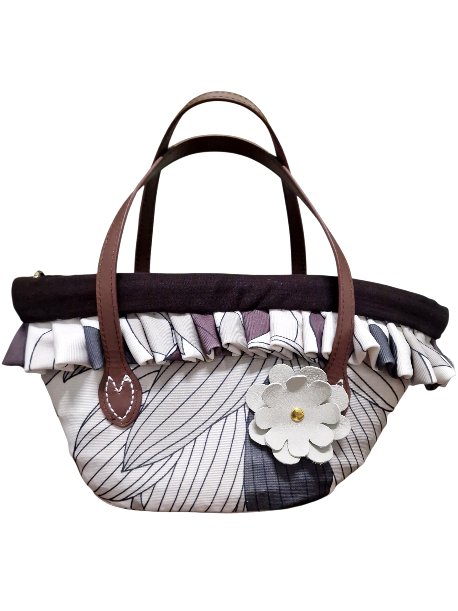 Foto prodotto frontale della coffetta Cefalù Ammuri, design versatile e palette neutra facilmente abbinabile.