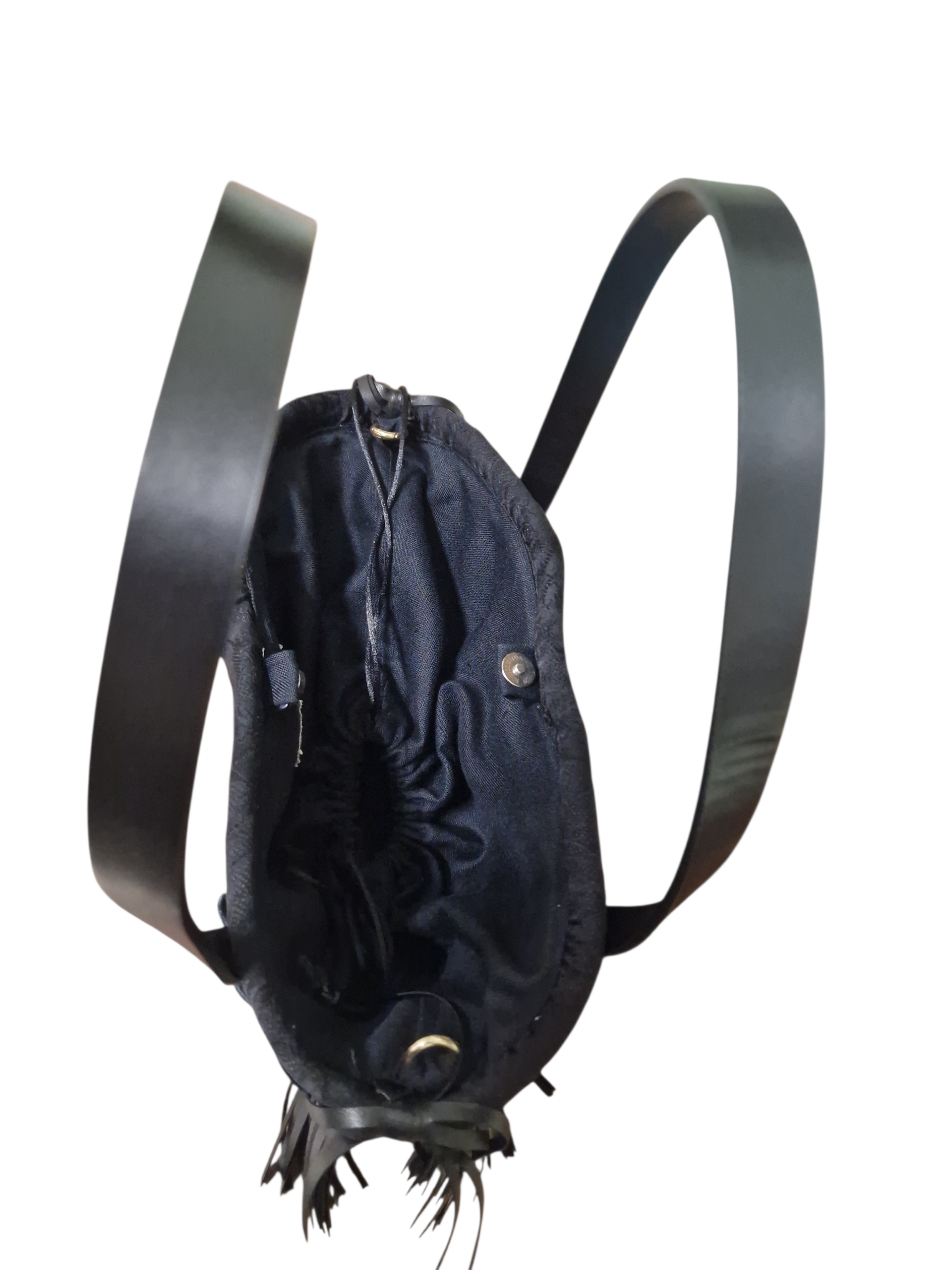 Coffetta Etna Ammuri vista laterale con frange in pelle e rivestimento in seta