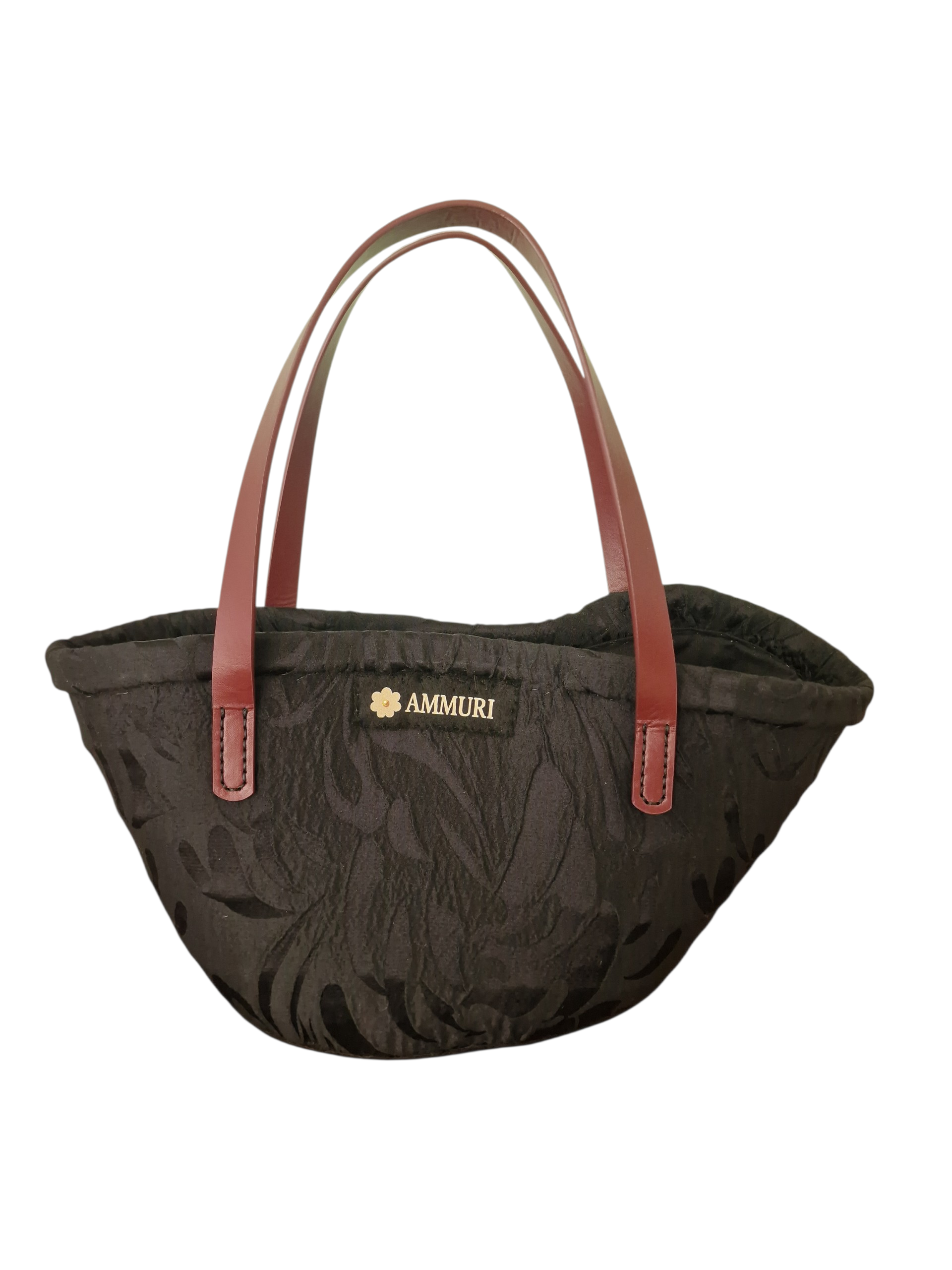 Vista laterale della coffa Ammuri Caltagirone, pensata per essere portabile, leggera ed elegante nella vita quotidiana.