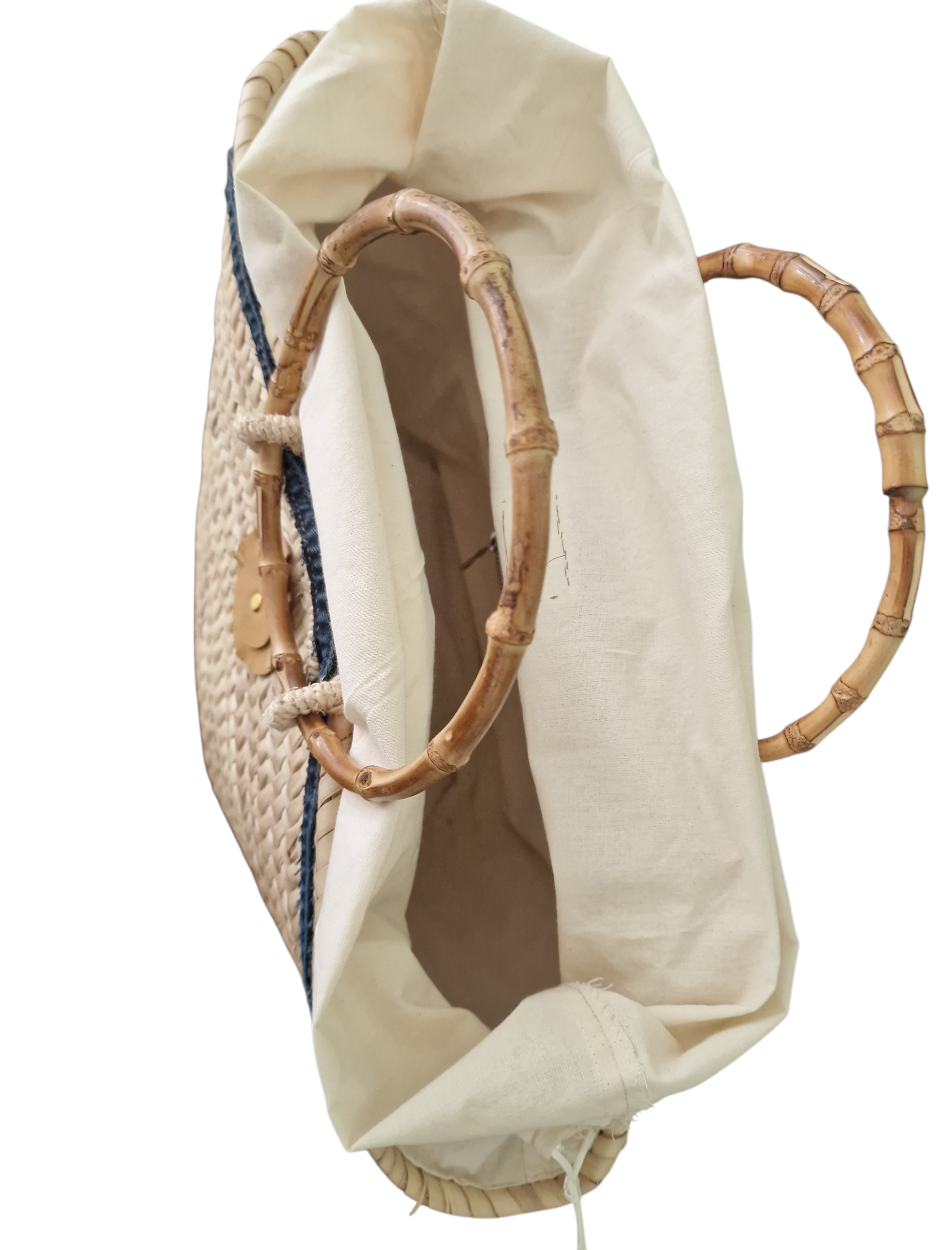 interno della coffa zenusa rivestita con cotone grezzo e tasca color panna e cordoncino in cotone