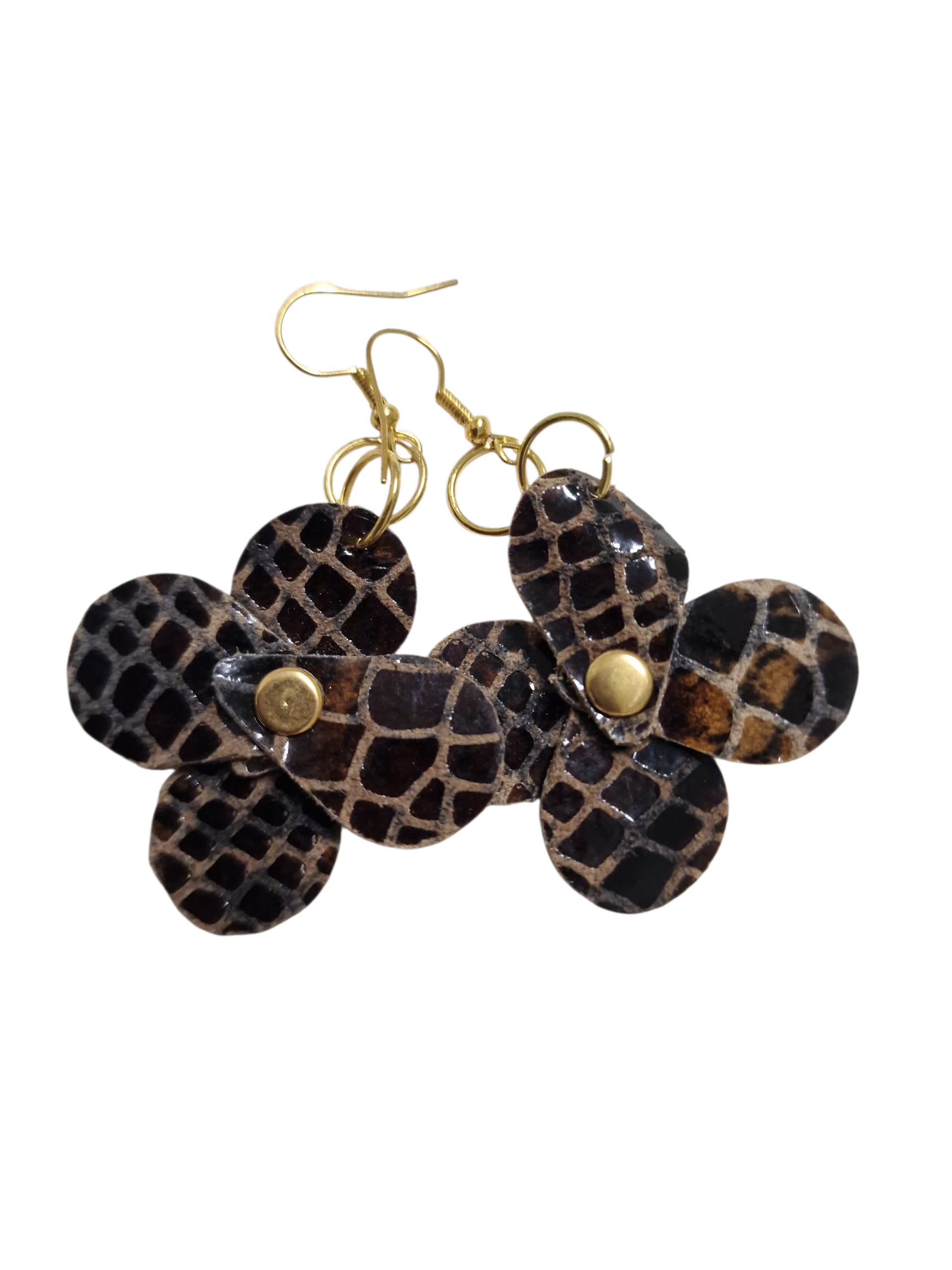 Coppia di orecchini PETALO Ammuri a fiore in pelle animalier con ganci dorati e bottone centrale oro