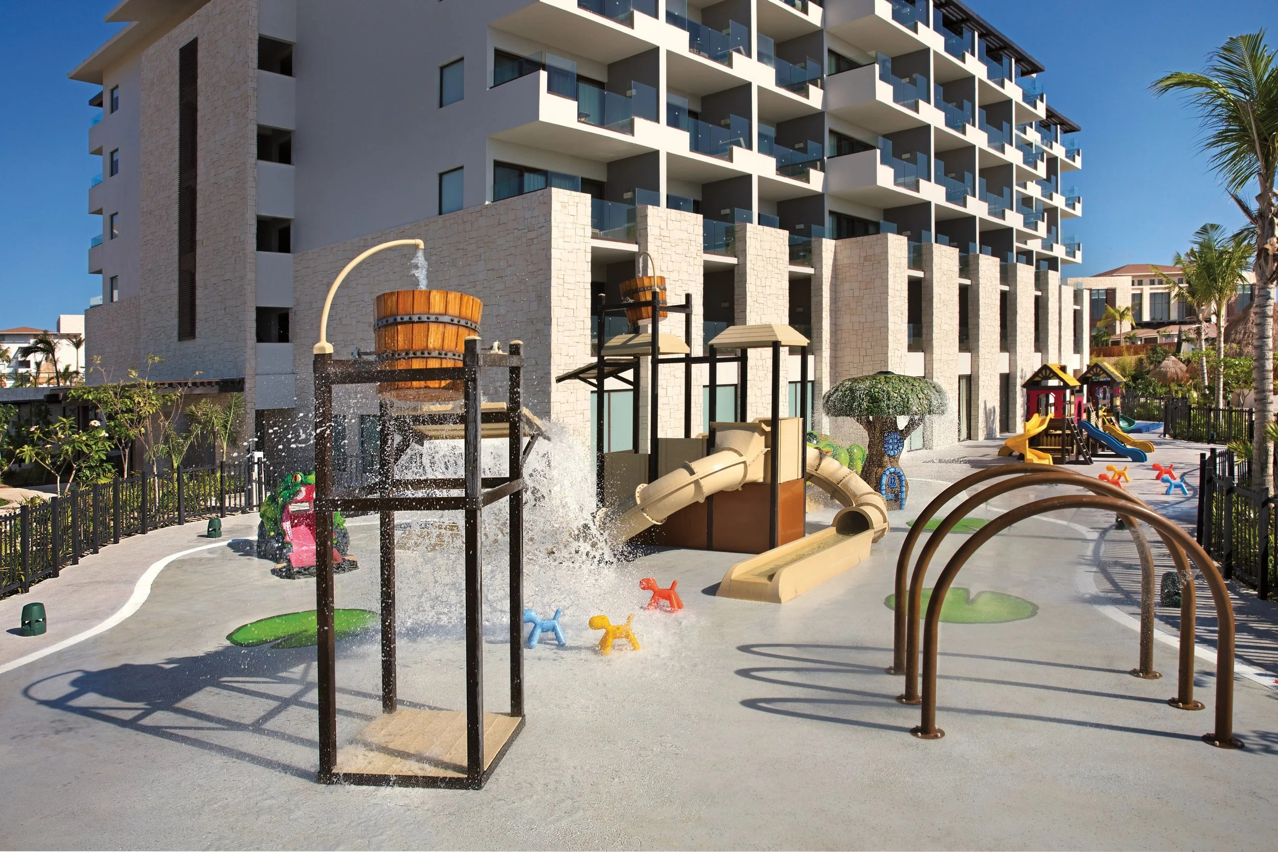 DREPM-EC-ExplorersClub-Outdoor-1A-CB.jpg