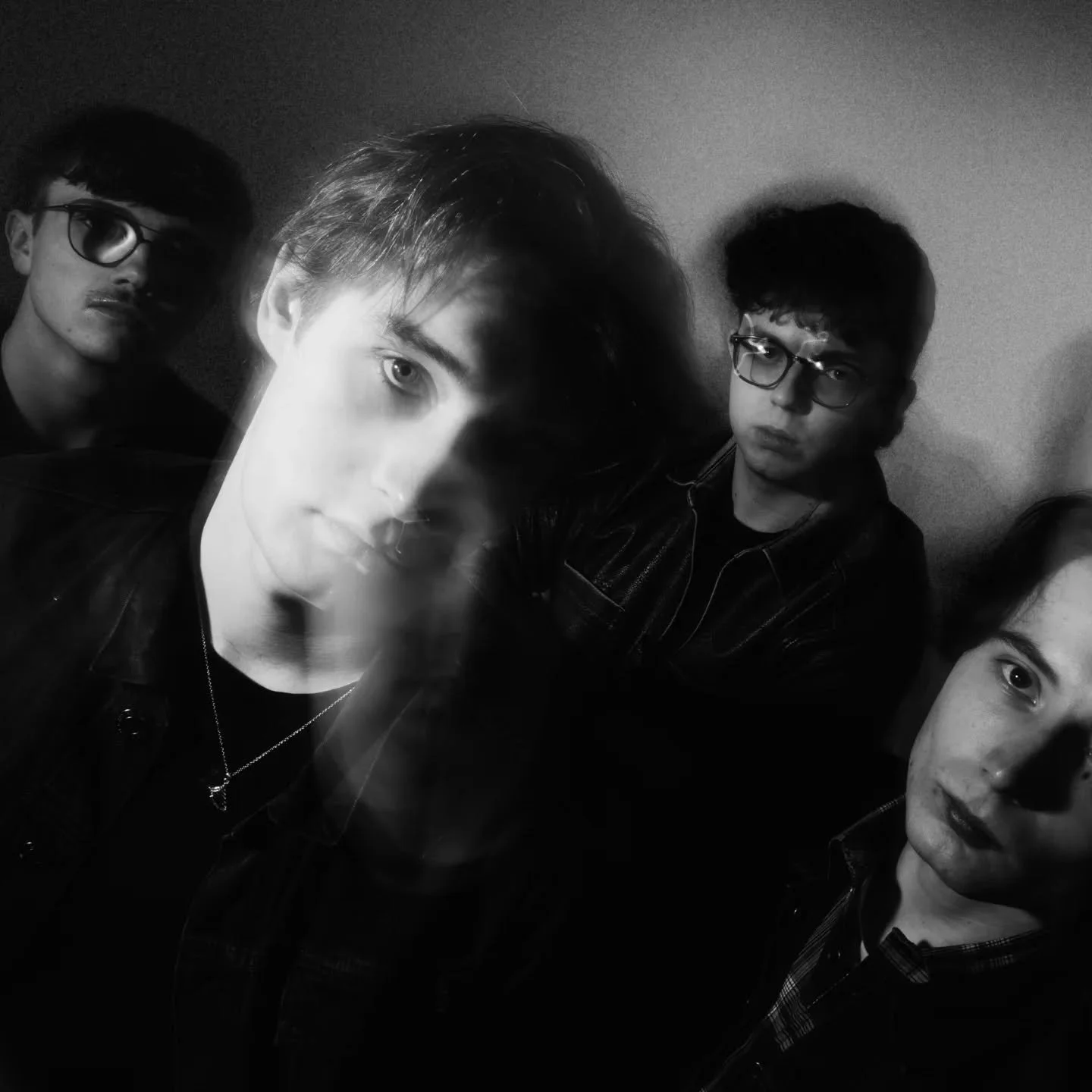 Grace don't blame the war
Grace me like before...

📷@debbieellis_photography