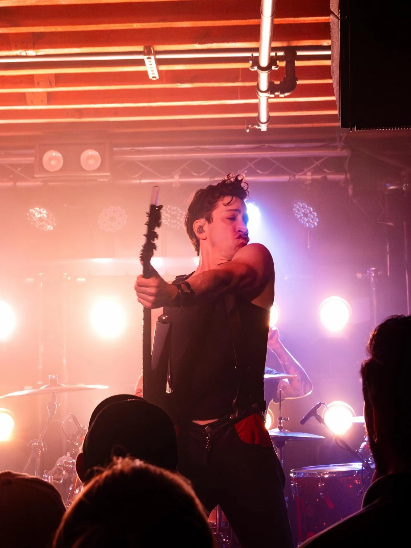 Des Rocs showed up to Boise dripping with thick NY rock energy. Infusing both grit and romance into the packed 9th Parallel crowd, you would&rsquo;ve thought the walls were on fire and the floors were about to cave from the heavy chords and sonorous 