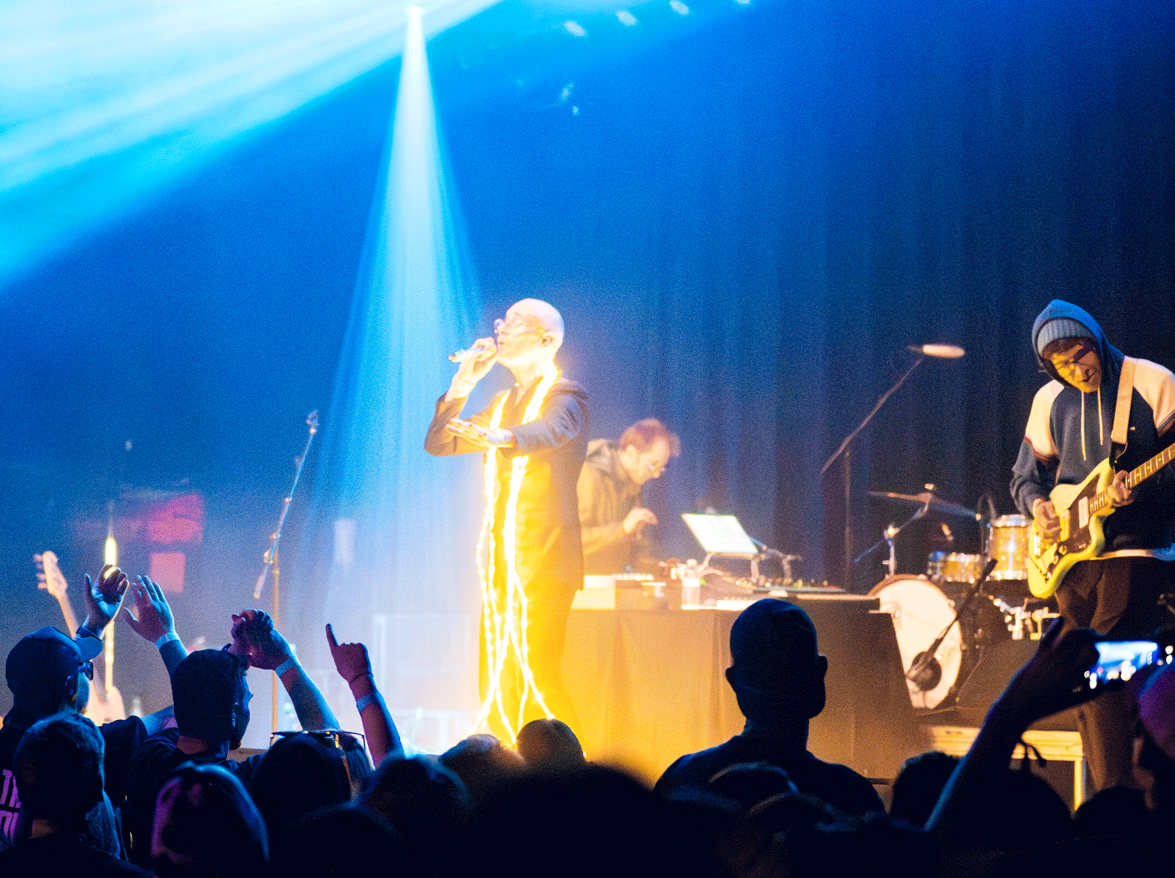 Sinking into the rhythm &amp; dancing like you’ve got nowhere else to be: HELLOGOODBYE