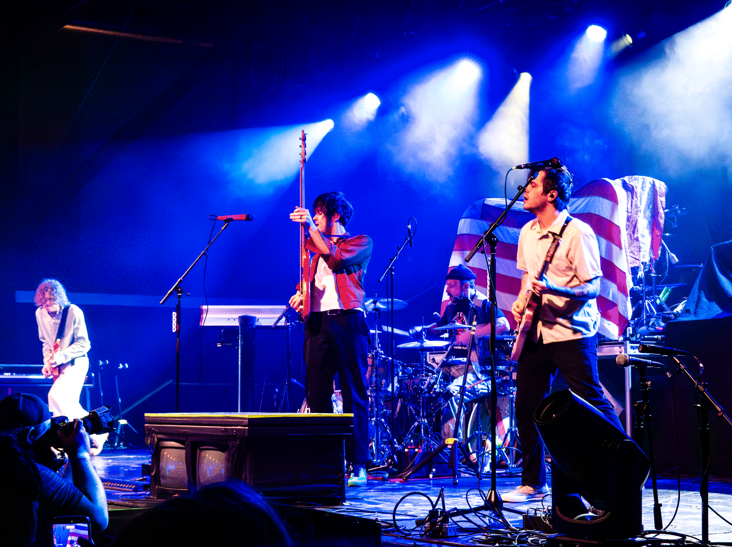 Wrong shoes, right show: iDKHOW