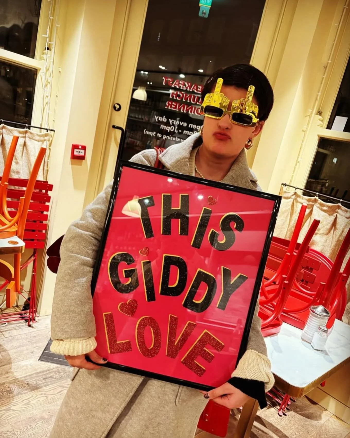 My niece @saturnwaving rocking her picture from me at the end of my exhibition at fab ✨✨ @samscafeprimrosehill. 
Thank you Sam's Cafe. It was GREAT ✨