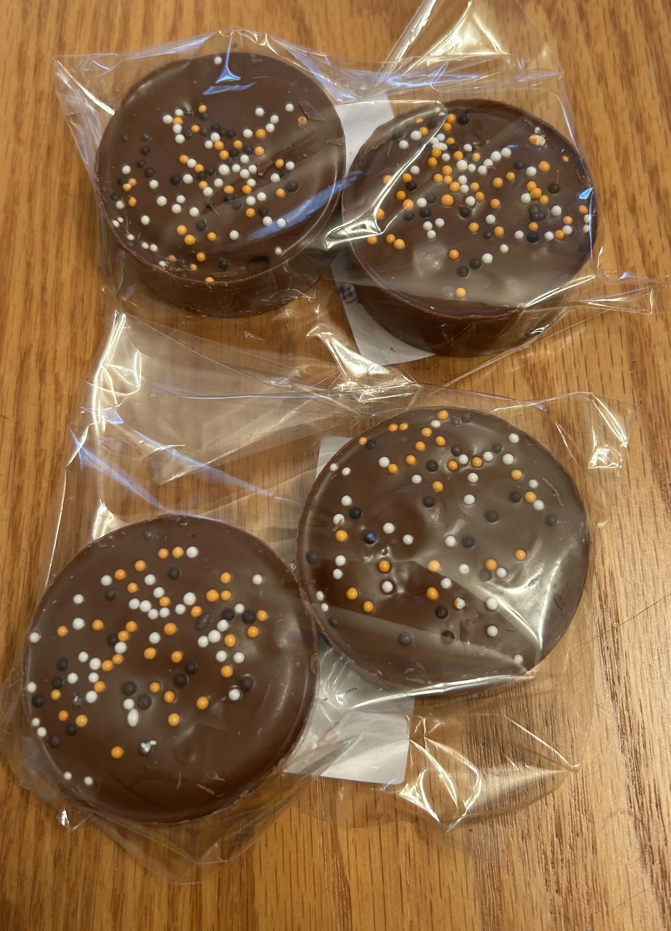 6 Chocolate dipped oreo cookies