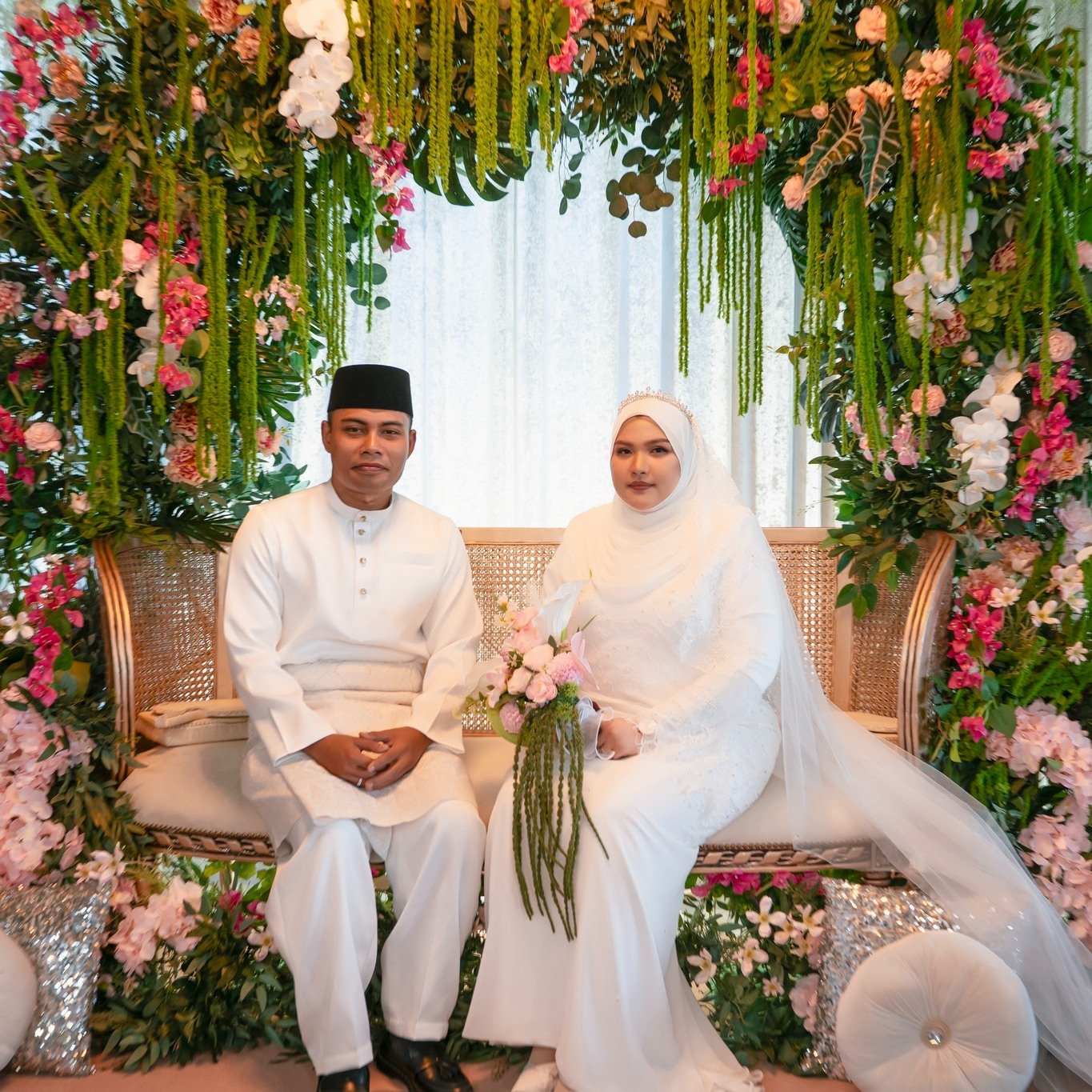 Setinggi-tinggi tahniah kepada raja sehari Hanis &amp; Farhan !
Terima kasih kerana mempercayai Sua Avenue untuk menjadi sebahagian daripada detik indah anda.
Semoga mahligai yang dibina kekal bahagia dan diberkati selalu. 🤍

📆 Tempahan 2026 &amp; 