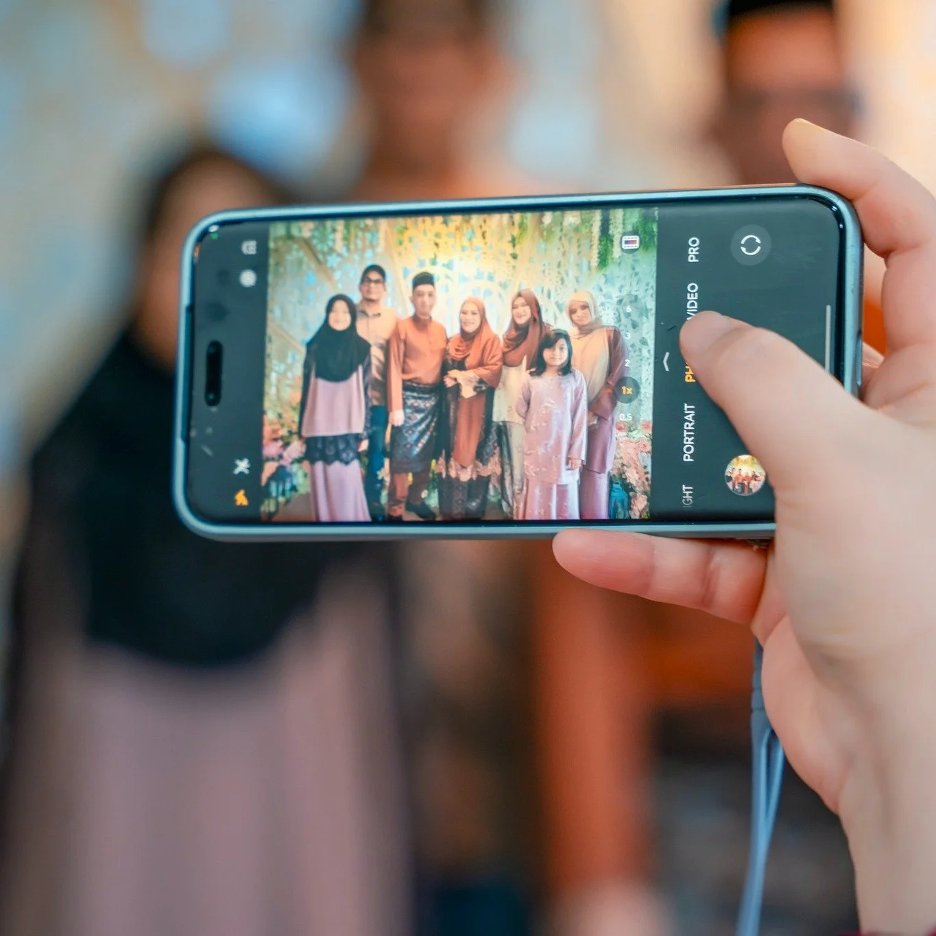 Tahniah buat pasangan mempelai, Aniza &amp; Azrul 🤍
Pilihan tema yang elegan menyerlahkan suasana majlis yang kemas, eksklusif dan penuh seri di Sua Avenue.

📅 Slot 2026 &amp; 2027 kini dibuka untuk tempahan
Majlis siang atau malam &mdash; kami sed