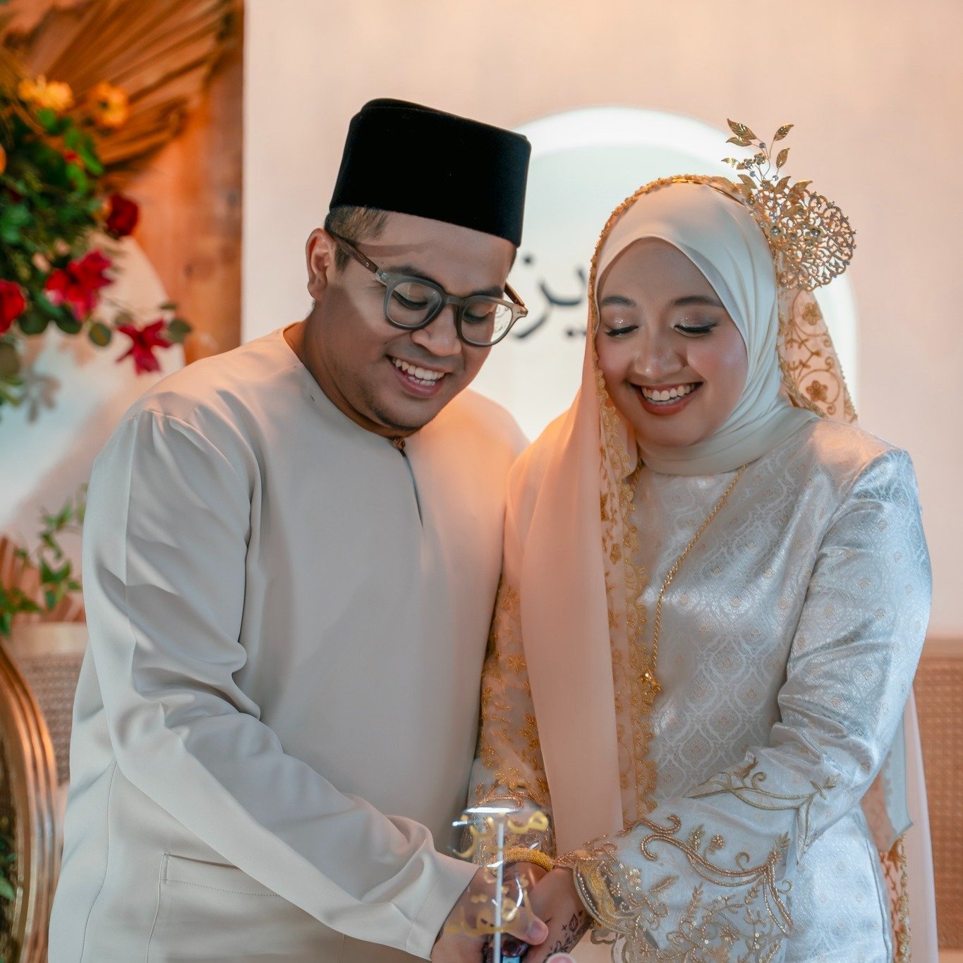 🤍 Detik Bahagia, Ruang Sempurna 🤍

Tahniah buat Maziz &amp; Afiqah atas majlis yang berlangsung dengan penuh elegan.
Tema yang dipilih tampak eksklusif dan tersusun indah di Sua Avenue ✨

📆 Tempahan 2026 &amp; 2027 kini dibuka
✔️ Majlis siang atau