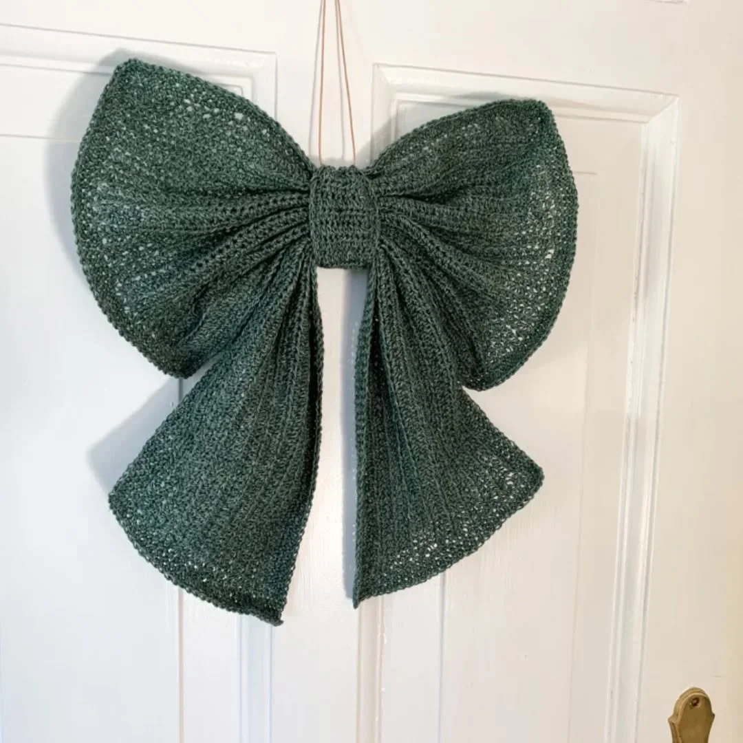 NY H&AElig;KLEOPSKRIFT 🎀

H&aelig;klet elegant julesl&oslash;jfe, perfekt pynt til for eksempel en d&oslash;r. Opskriften kan k&oslash;bes for 40 kr. lige her 👇

www.garnloekke.com

#h&aelig;kle#h&aelig;klet#h&aelig;kling#jul#christmas#julesl&oslas