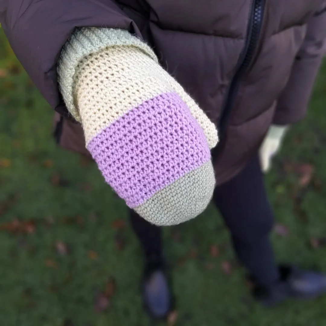 MANIC MONDAY LUFFER 🩷

Har gl&aelig;det mig til endelig at kunne vise jer disse. Manic monday luffer, h&aelig;klet i den bl&oslash;deste Edelweiss Alpaka fra Kremke soul wool. Opskriften er one size til kvinder og er et fint projekt for dig der er l