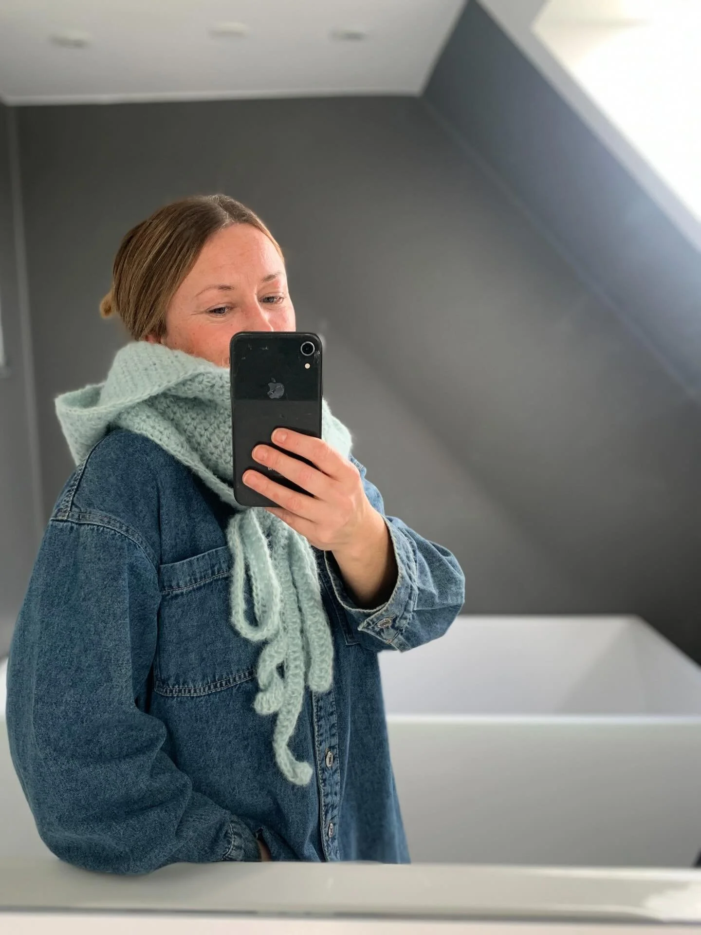 MANIC MONDAY HOODIE 🩶

En af mine bedst s&aelig;lgende opskrifter, som efterh&aring;nden kommer i mange udgaver/typer garn. 

Lige om lidt kan du finde den hos @sommerfuglen.dk b&aring;de fysisk i butikken i K&oslash;benhavn og p&aring; www.sommerfu