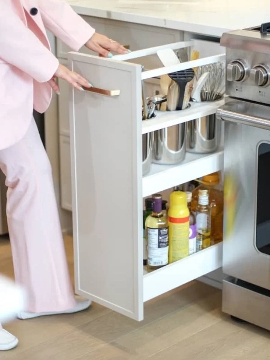 Smart storage never goes out of style. This cabinet pull-out is designed to keep all your cooking essentials organized and within arm’s reach. No more digging through drawers because everything you need is perfectly placed in this storage for o