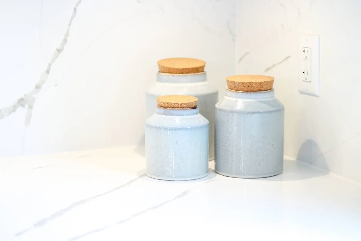 We love a quiet corner 😌 especially a cool, collected and quartz-covered corner. 
⠀⠀⠀⠀⠀⠀⠀⠀⠀
Calm vibes only—until the coffee kicks in…☕️
📸 by @carlyemmettt 
⠀⠀⠀⠀⠀⠀⠀⠀⠀
#OttawaInteriorDesign #OttawaKitchenDesign #KitchenInspo #BathroomI