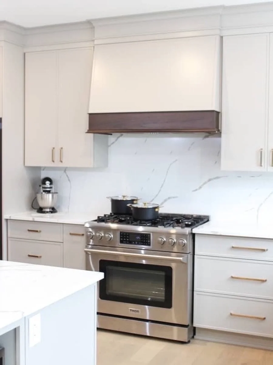 I’ll cook, if you clean ✨
⠀⠀⠀⠀⠀⠀⠀⠀⠀
#HomeMoments #RealLifeDesign #DinnerAtHome #KitchenMood #DesignYourLife #HomeGoals #KitchenDesign #OttawaDesign #HomeInspo #InteriorDetails #ModernTransitional #NeutralHome #DesignThatLasts #KitchenGoals #Int