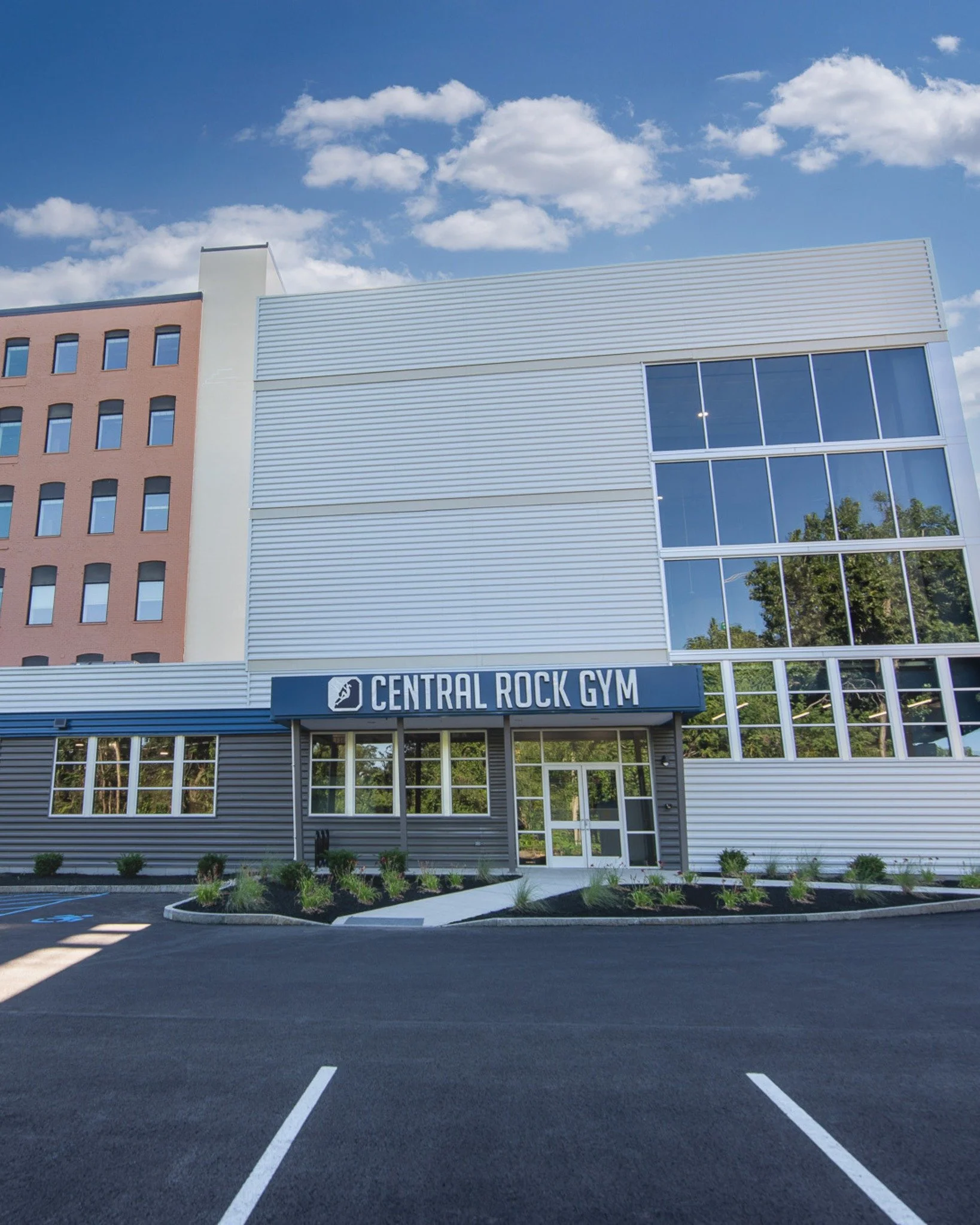 Your new workout routine just got a serious upgrade

With Central Rock Gym right next door&mdash;and directly connected to our building&mdash;fitness has never been more convenient. From rock climbing walls to a fully equipped fitness area and dedica