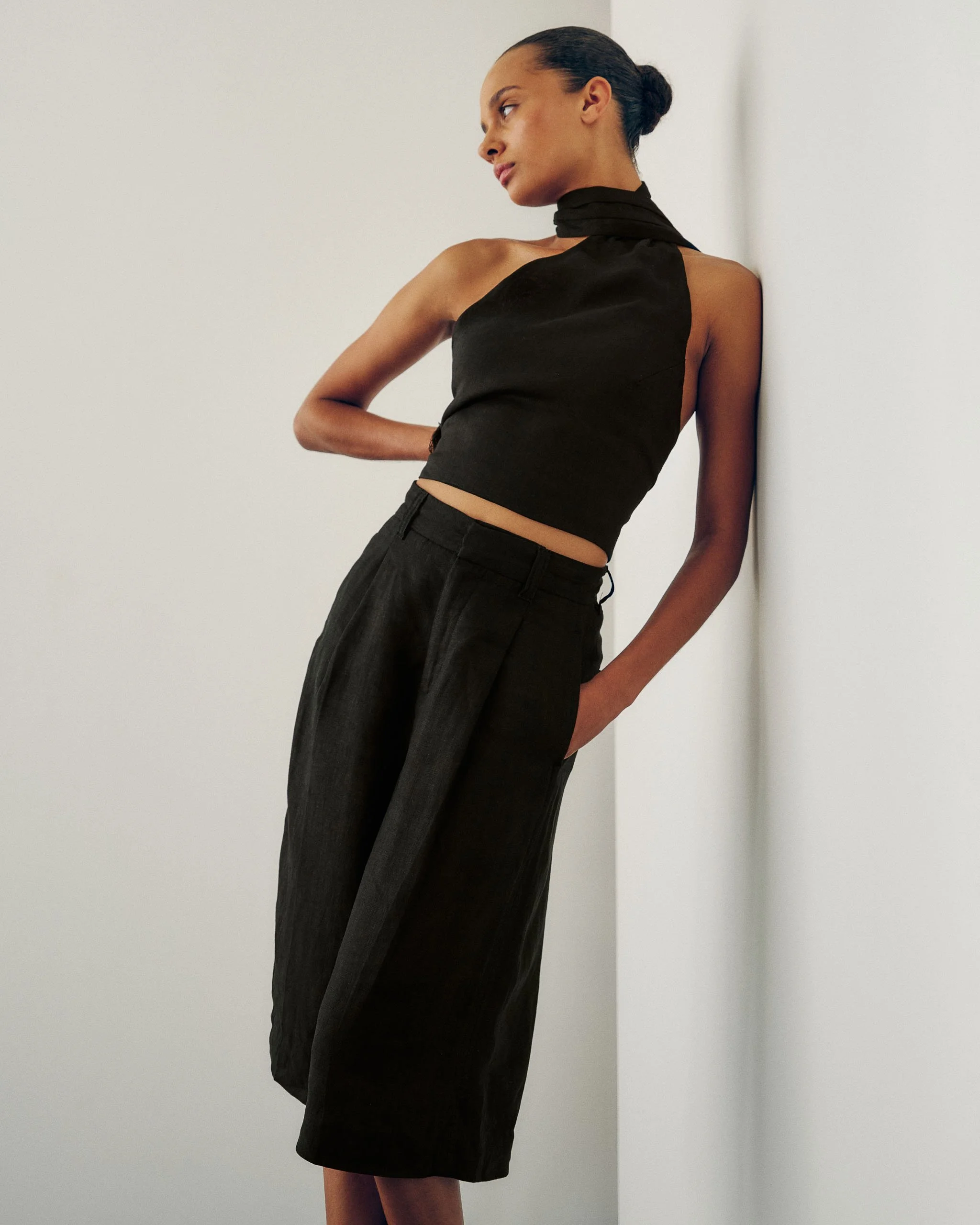 PLEATED 14.5 BLACK LINEN SCARF TIE TOP BLACK LINEN_02.jpg