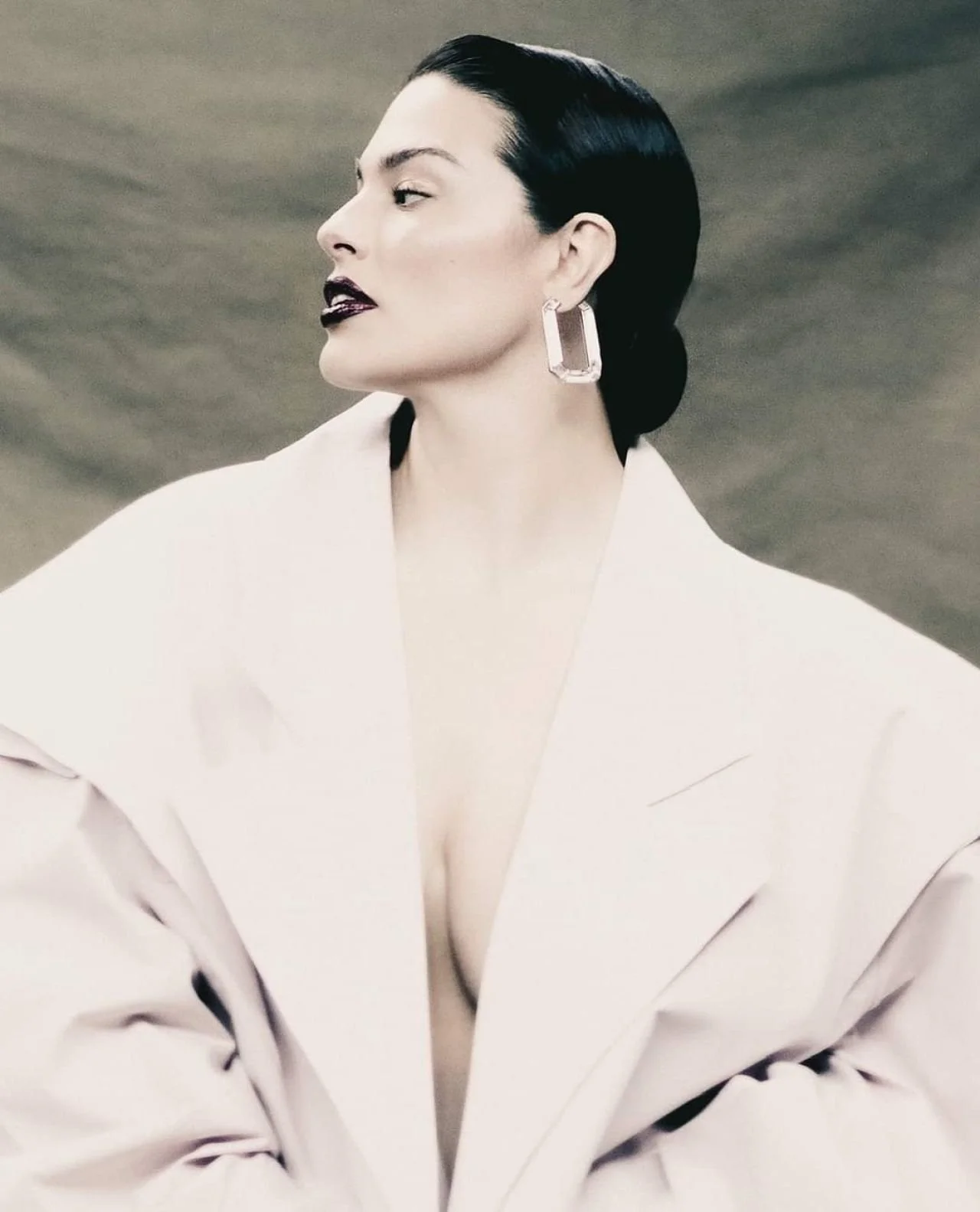 Ashley-Graham-by-Luka-Booth-Vogue-Czech-July-2024-15.jpg