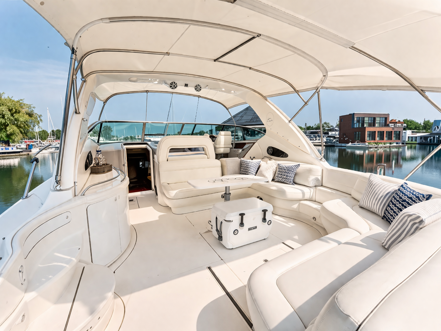 searay u shaped seating.png