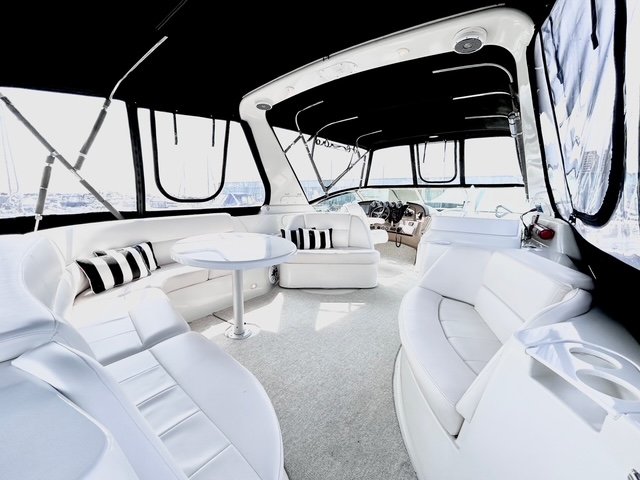 upper flybridge captains helm.jpeg