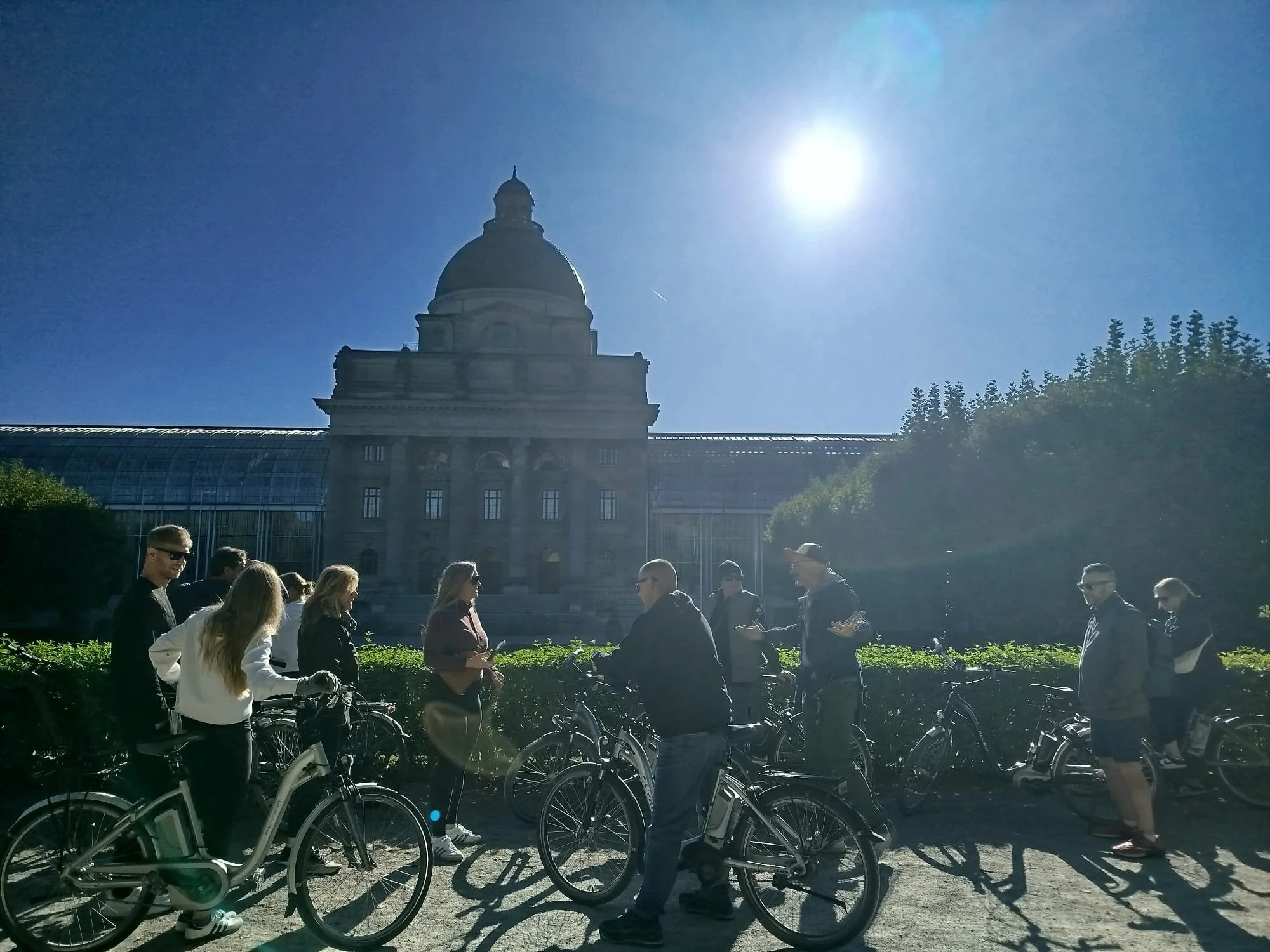 e-bike tour in Munich in Autumn in front of the Hofgarten