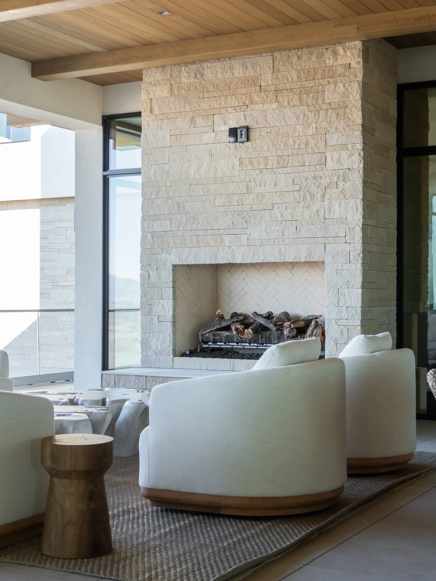 Designed for days like this. Open air, natural materials, and spaces that invite you to stay awhile.