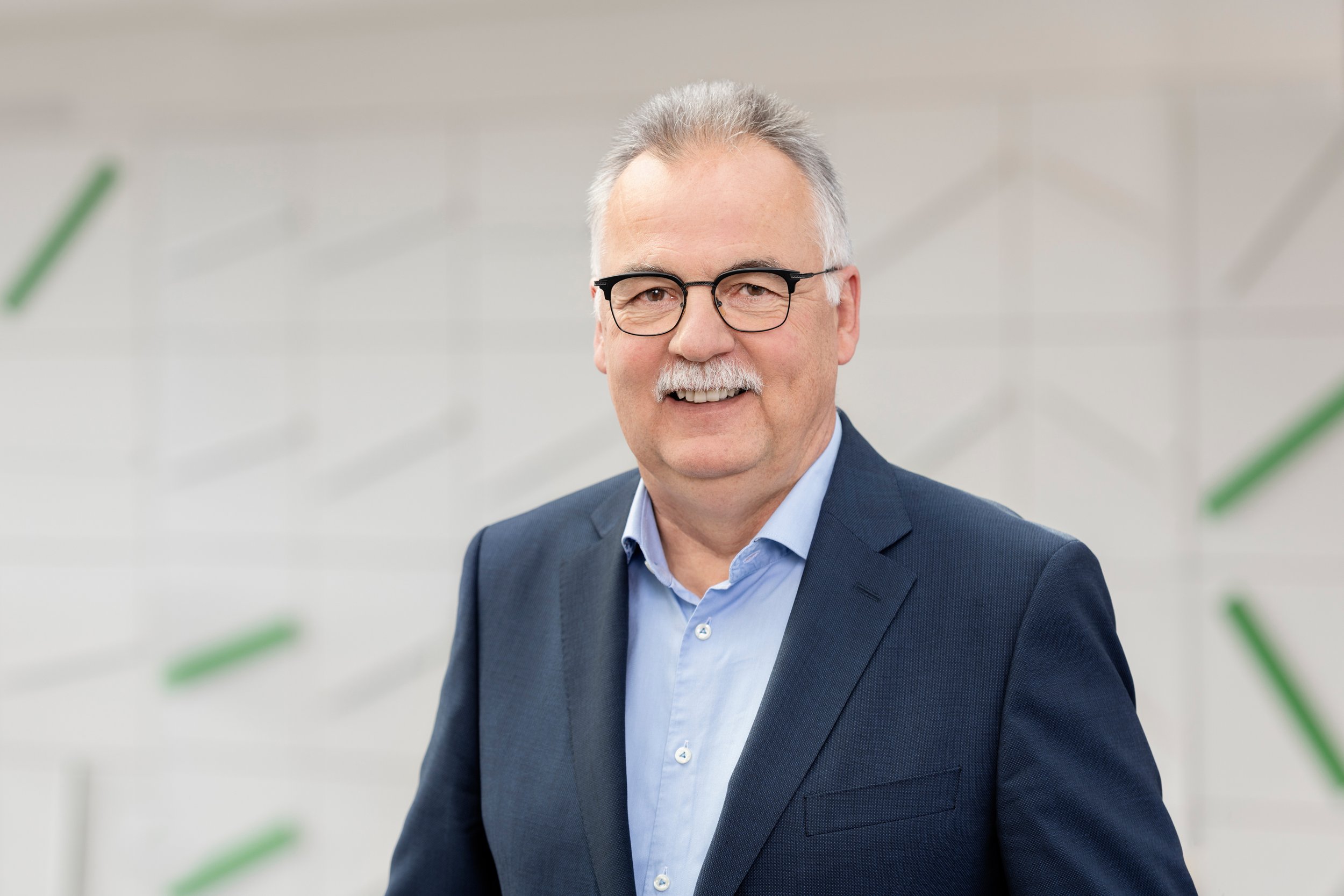 Dr. Helmut Schelling