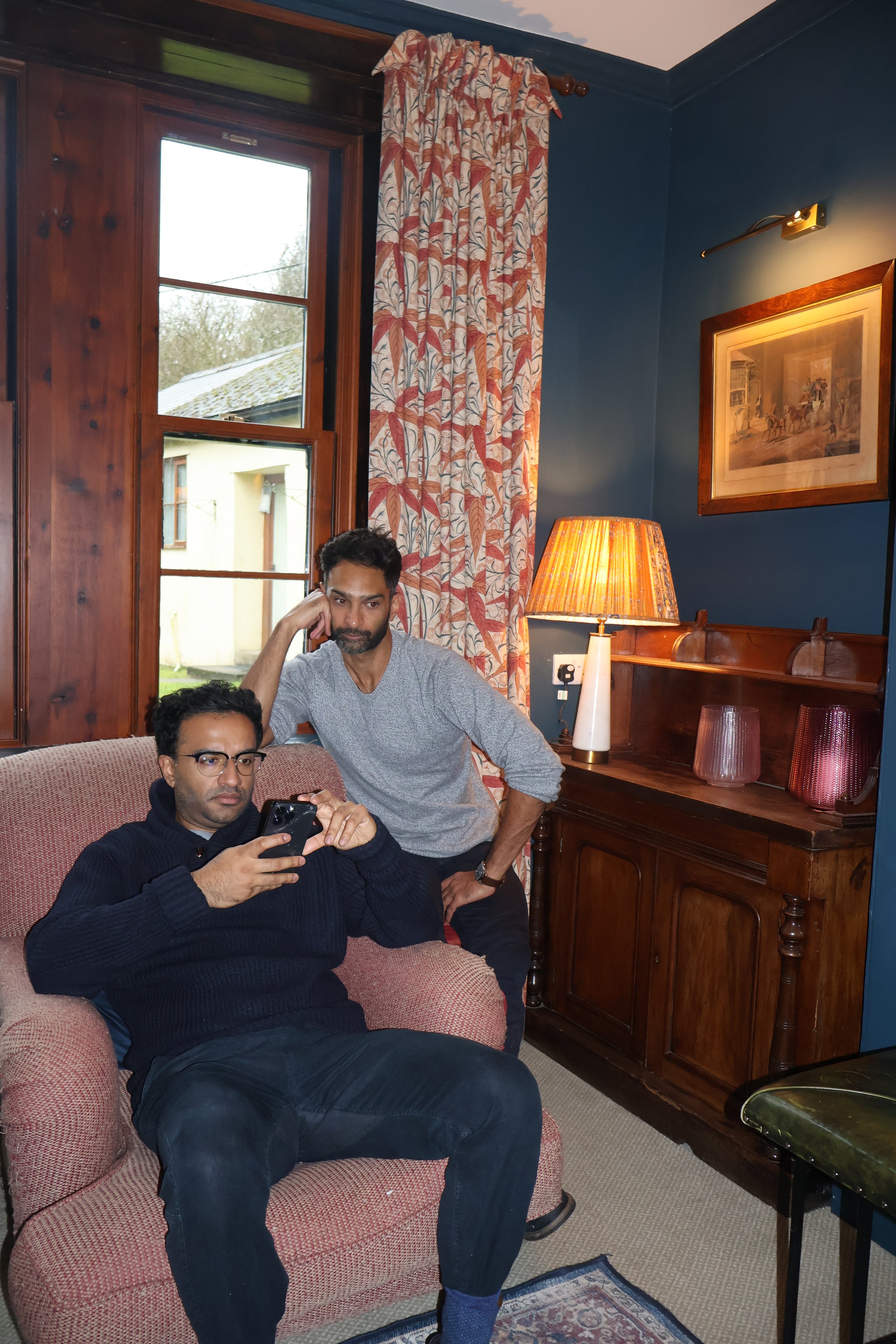 Farm Boi Vish peering at Farm Boi Rumit's messages