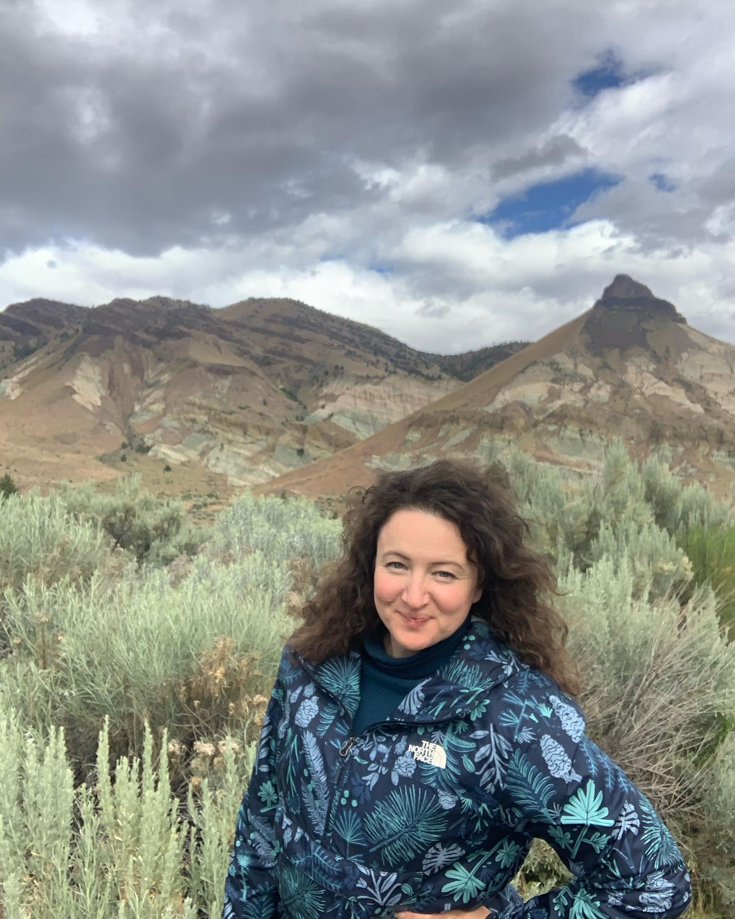 The first part of the road trip I planned was to John Day, Oregon. I am interested in learning to appreciate and talk with rocks. Some progress made.