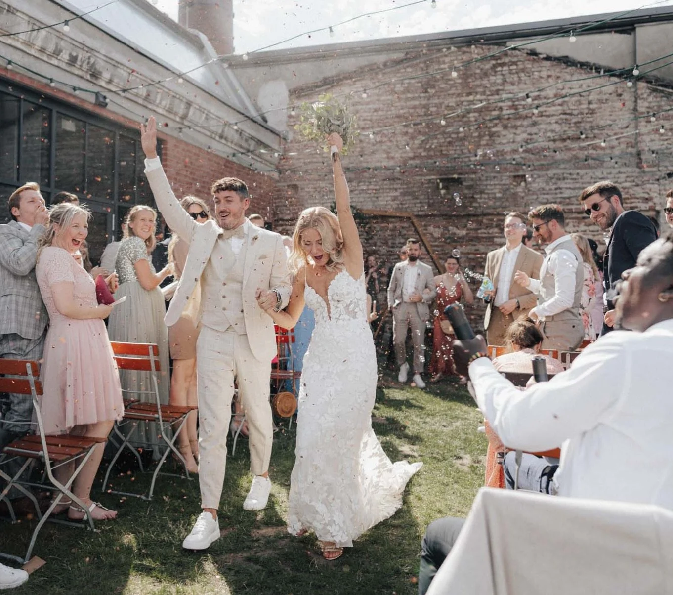 Bei dieser wundersch&ouml;nen Hochzeit in Osnabr&uuml;ck konnte man die Freude und Erleichterung nach der Trauung Petra und Philipp ansehen. 

Es ist immer sch&ouml;n zu sehen, wenn der Druck, der durch die ganze Planung und Vorfreude entstanden ist,
