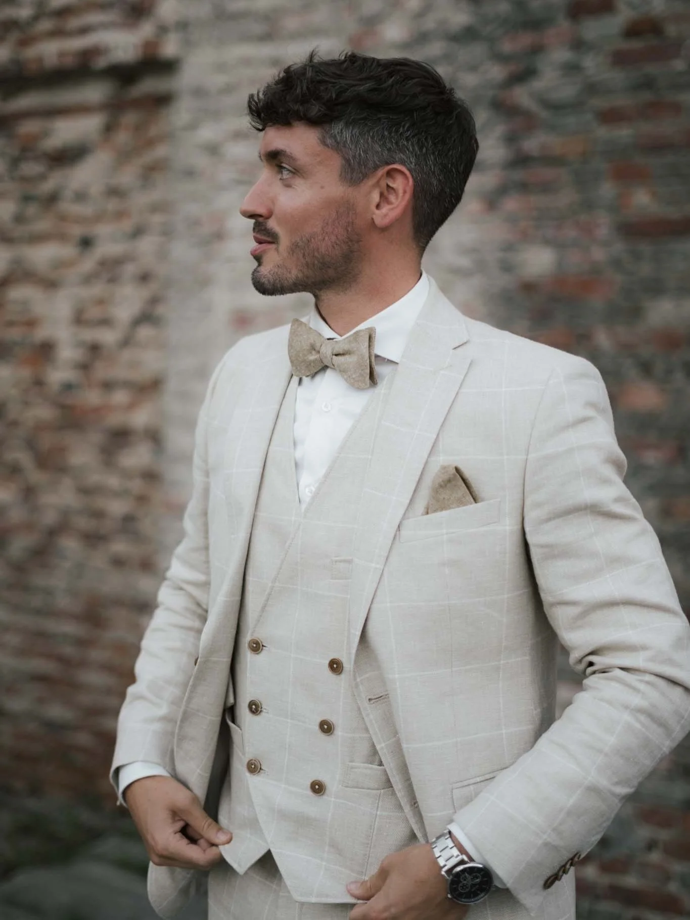 Nach der Trauung, bevor die Feier richtig losging, sind wir noch einmal kurz raus zum Abendshooting in Osnabr&uuml;ck. Diese ruhigen Minuten zwischen all den gro&szlig;en Momenten des Hochzeitstags sind oft etwas ganz Besonderes.

Die urbane Atmosph&