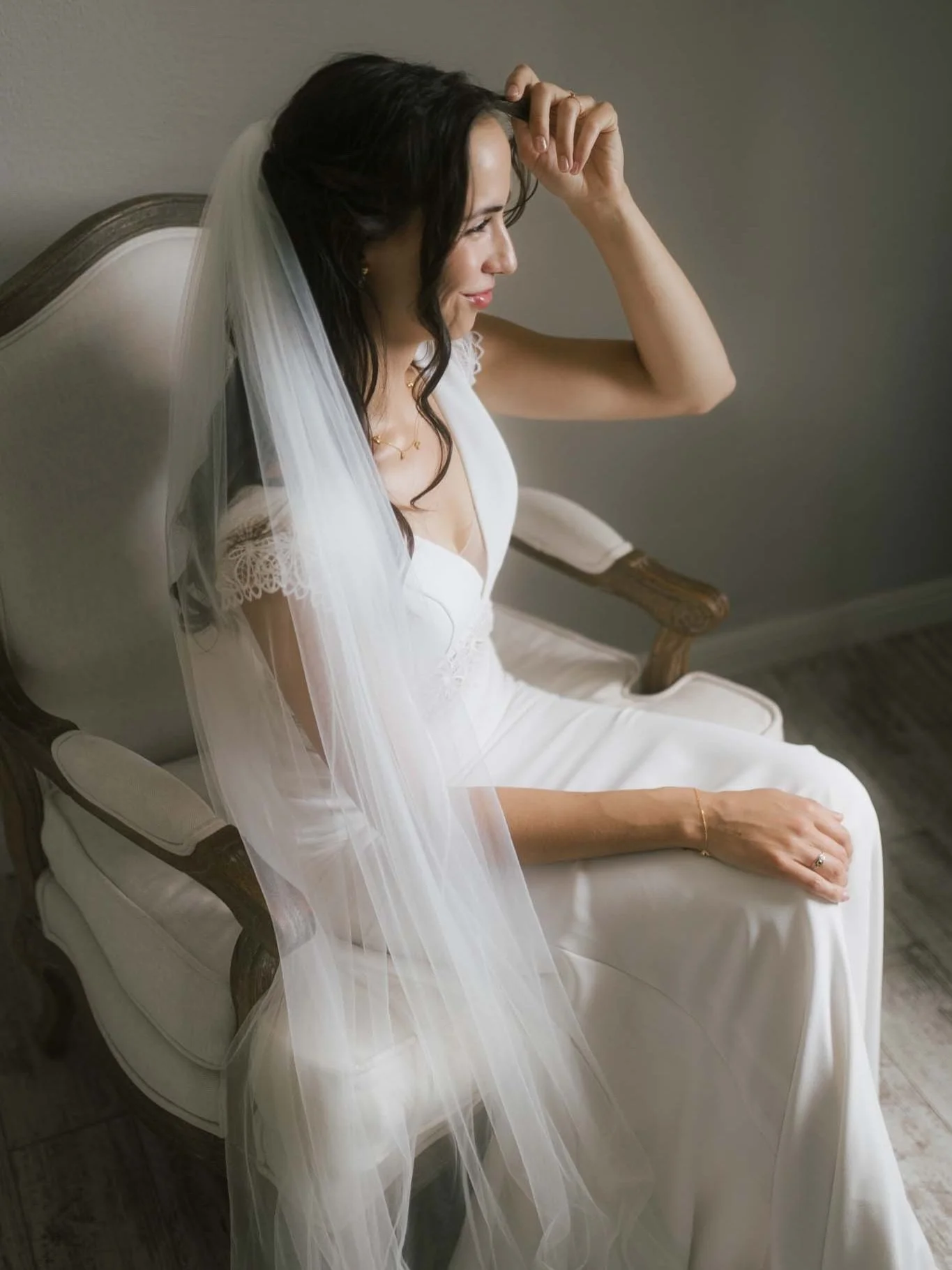 🤍 Getting Ready Momente von Corinna

Der Hochzeitstag beginnt mit den kleinen, leisen Momenten, genau dort entstehen oft die emotionalsten Bilder einer Hochzeitsreportage. Beim Getting Ready in Brandenburg durfte ich Corinna begleiten: voller Vorfre