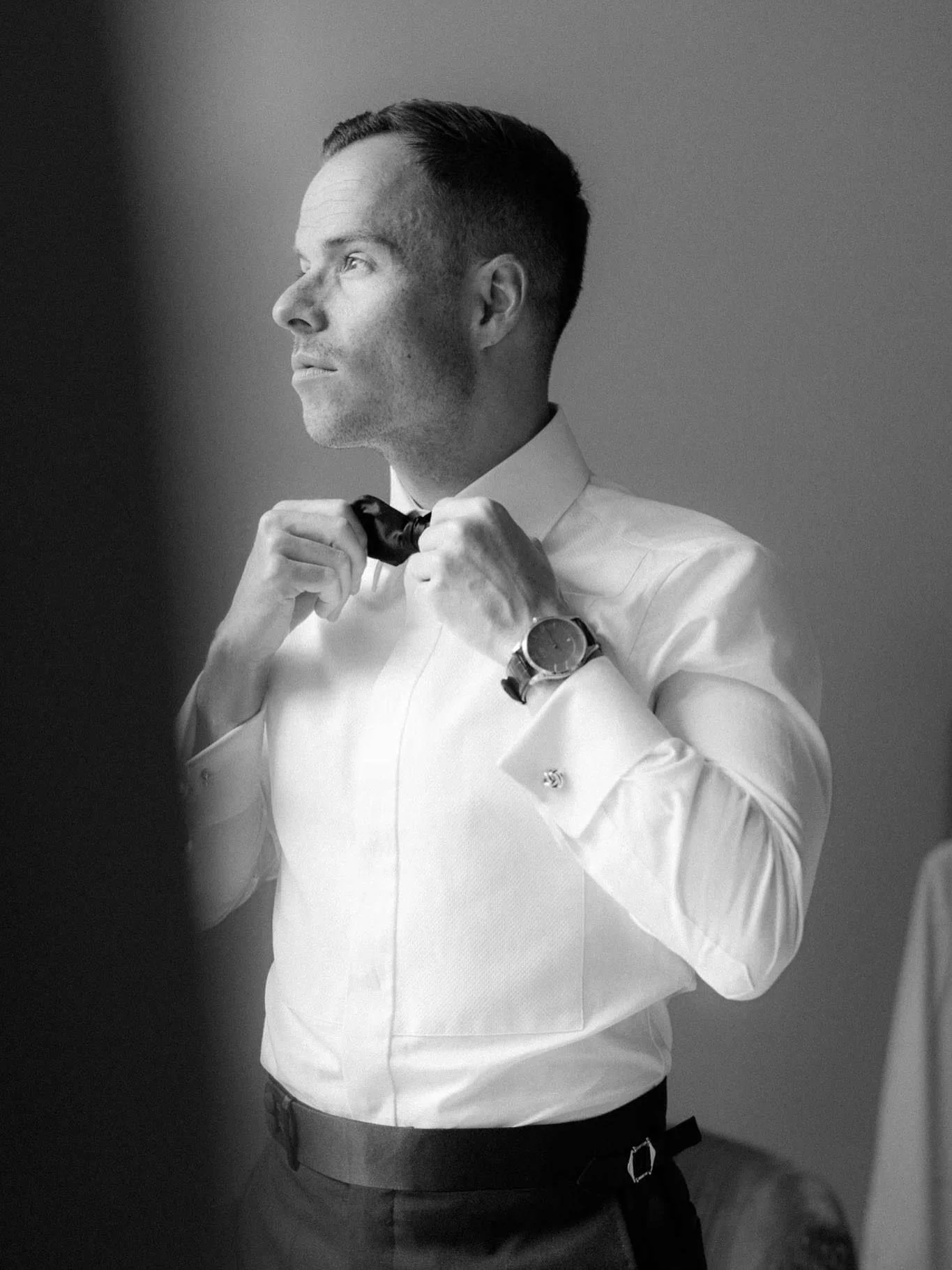 Getting Ready in Hamburg 🤍

Der Hochzeitstag begann f&uuml;r Laurin im Louis C. Jacob. Ein wundersch&ouml;nes Hotel und eine perfekte Kulisse f&uuml;r ruhige Getting-Ready-Fotos vor dem gro&szlig;en Tag.

F&uuml;r seinen Hochzeitsanzug hat Laurin si