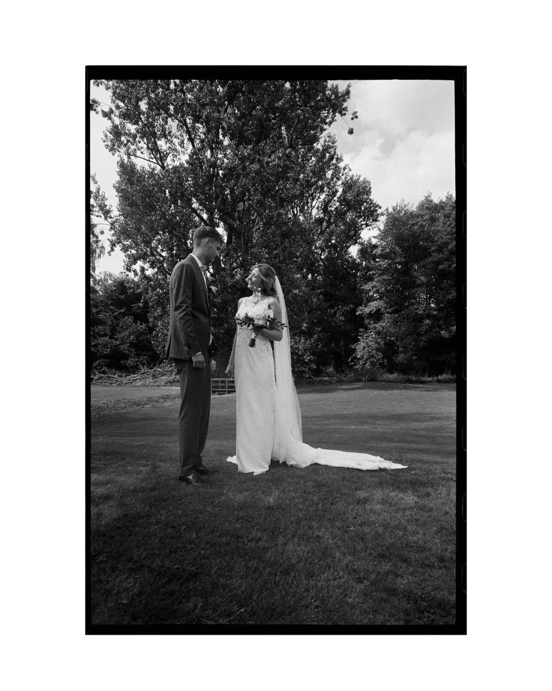 Malika &amp; Jonas 🤍

Ein paar Eindr&uuml;cke von der Hochzeit der beiden, bei der ich diesmal als Second Shooter dabei sein durfte.

@marenuhlenhaut hat mich mitgenommen und gemeinsam haben wir den Hochzeitstag fotografisch begleitet. F&uuml;r mich