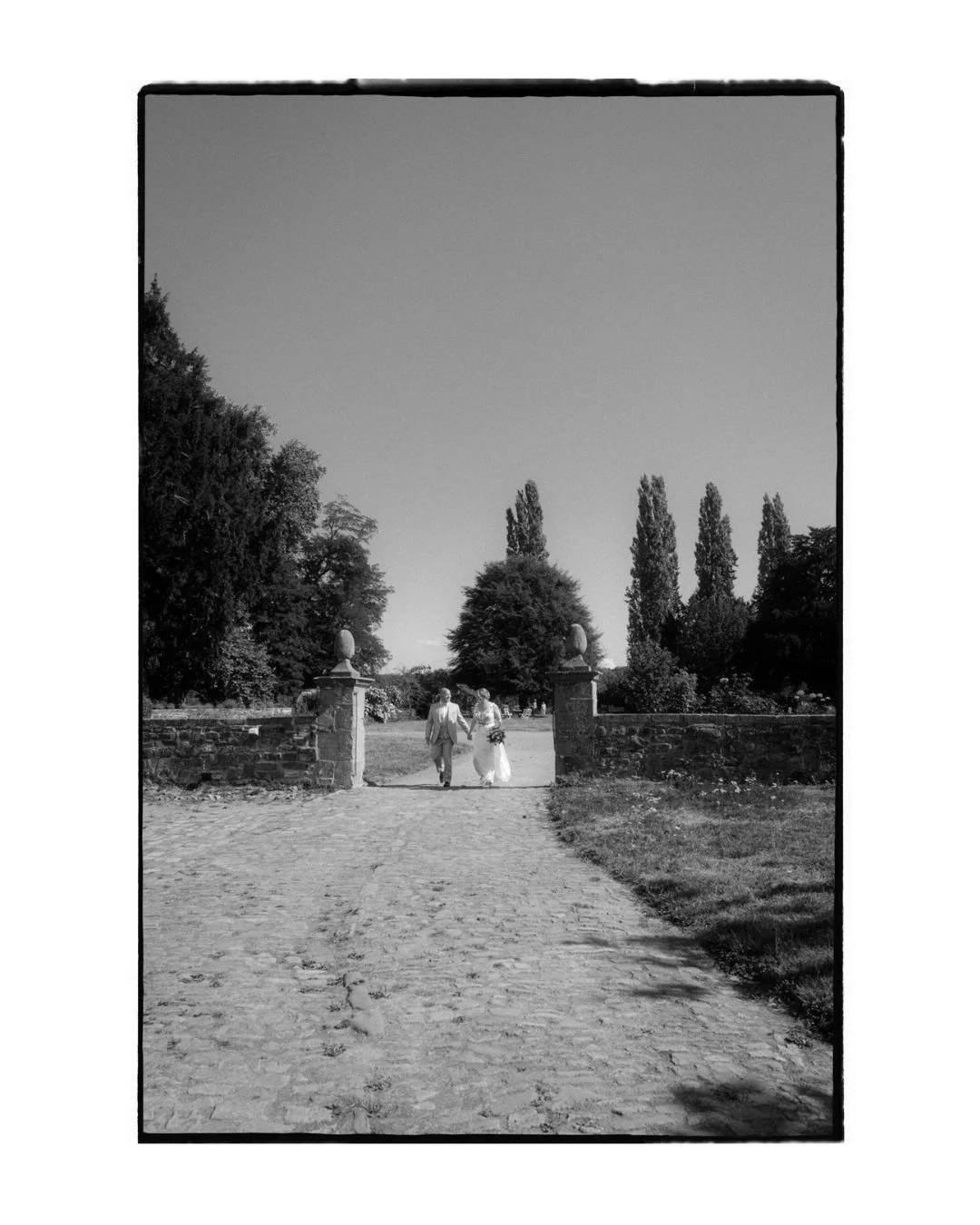 Kevin &amp; Saskia 🤍

Die standesamtliche Hochzeit der beiden durfte ich im wundersch&ouml;nen Schloss H&uuml;nnefeld begleiten. Bei bestem Wetter, guter Stimmung und vielen sch&ouml;nen Momenten war es ein rundum gelungener Tag.

Neben ein paar Ein