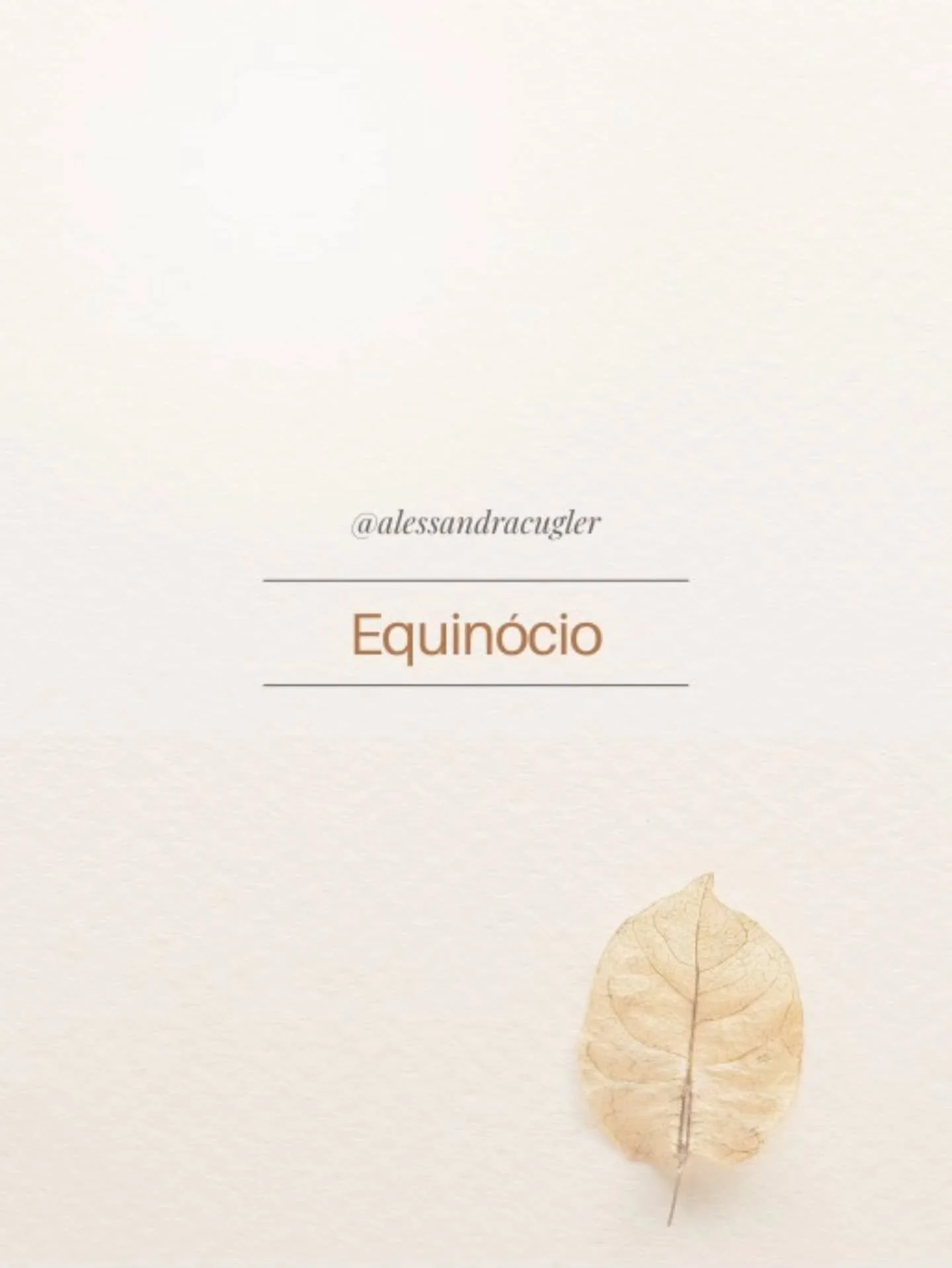 Estamos a um dia do in&iacute;cio do outono.

Luz e sombra se encontram
por um instante.

Sem excesso.
Sem dom&iacute;nio.

Um ponto de equil&iacute;brio
que n&atilde;o permanece 
apenas anuncia uma passagem.

Algo come&ccedil;a a recolher.
Algo come