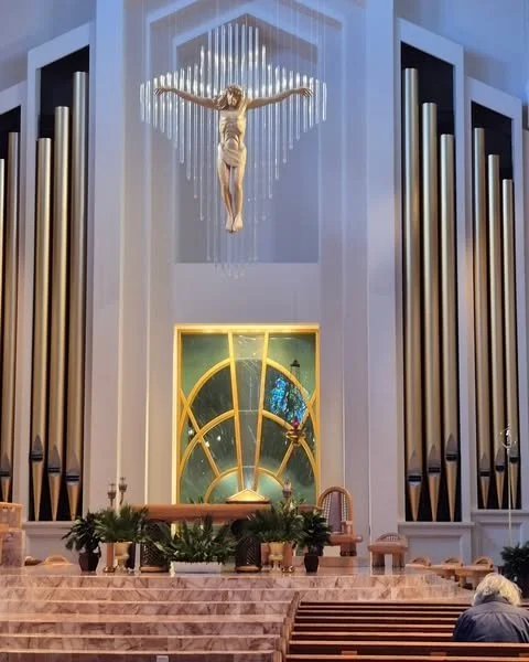 On the Wednesday of Holy Week, the Church Staff took the opportunity to go on a retreat to the Basilica Shrine of Mary, Queen of the Universe in Orlando to go see the exhibits of the Shroud of Tourin and of St. Carlo Acutis. The staff also go to see 
