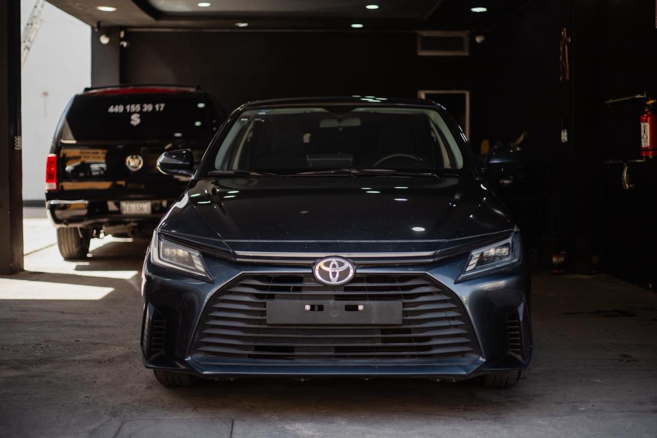 Toyota Yaris Base Manual 2023