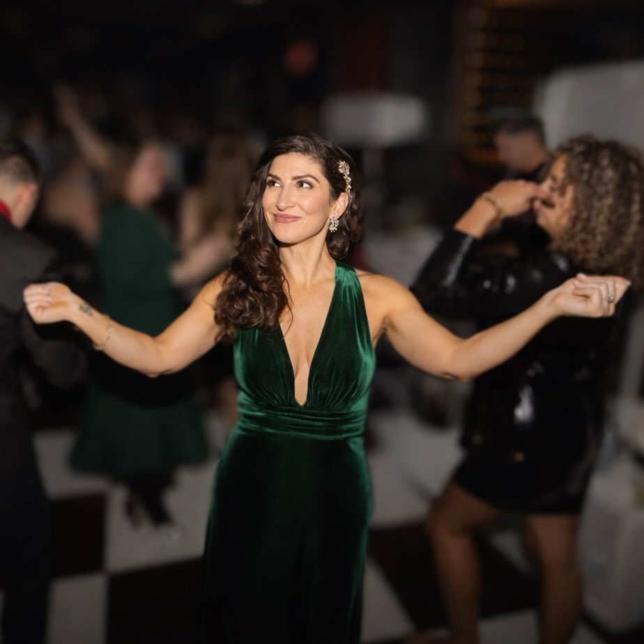 Dancing my way into 2026 with gratitude, confidence, and a whole lot of joy 

#newyearenergy #moodofthemoment #livingwithintention #trusttheflow #alignedenergy
