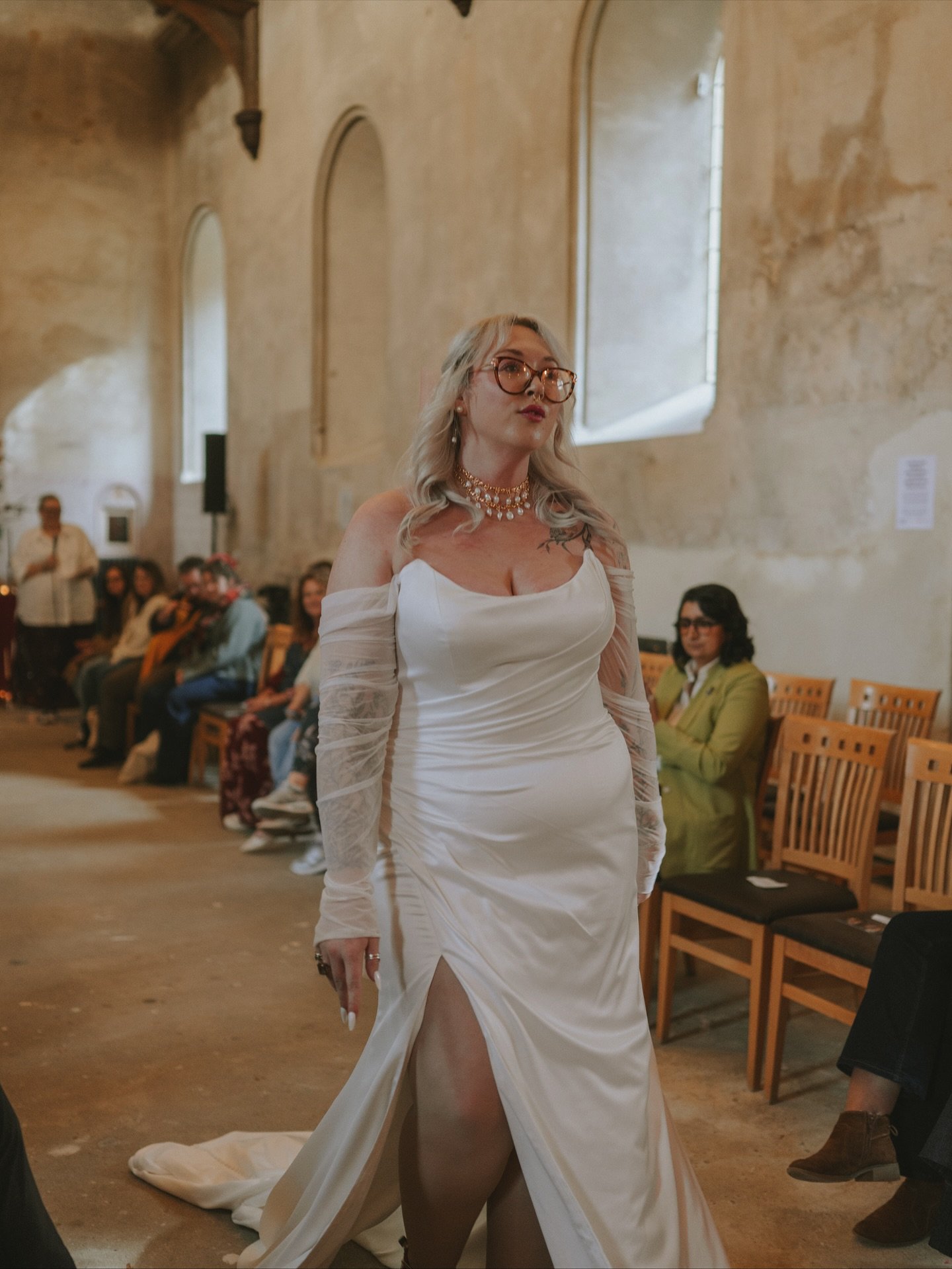 Can we just take a moment for the gorgeous @velvetqueenbridalshop catwalk for the @loandbeholdanotherweddingfair held at the gorgeous @elvethamweddings 

Dresses @velvetqueenbridalshop
Event @loandbeholdanotherweddingfair
Venue @theelvetham
Hair @luc