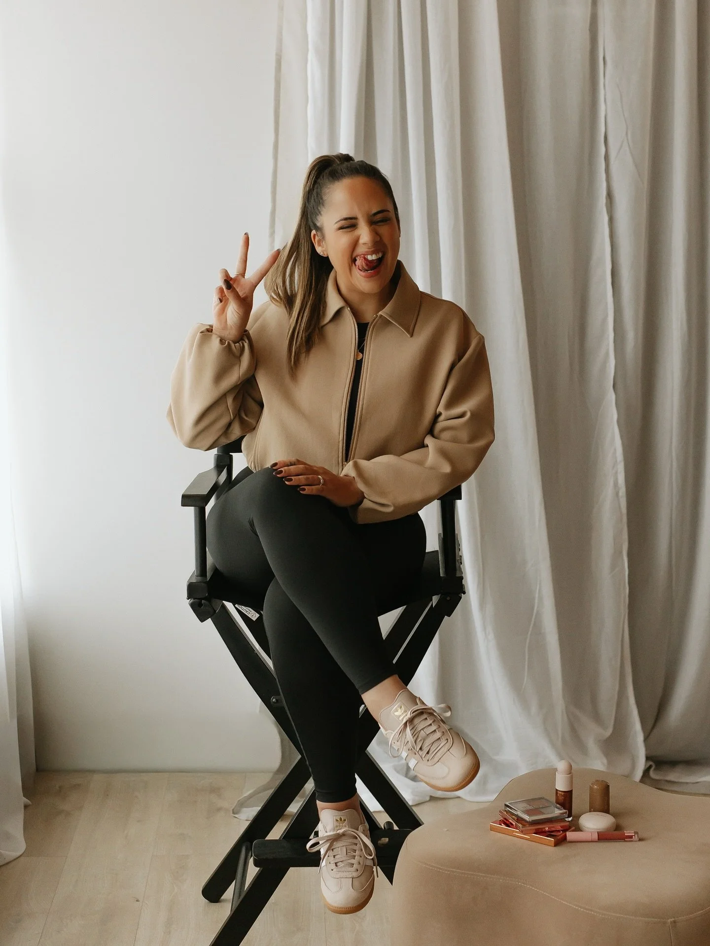 If ever there is a picture to sum me up &hellip;.. this would be it! 

I&rsquo;m levelling up my business besties 🤍

The INCREDIBLE @beckyhartphotography captured some amazing headshots &amp; I can&rsquo;t wait to share some behind the scenes 🩷