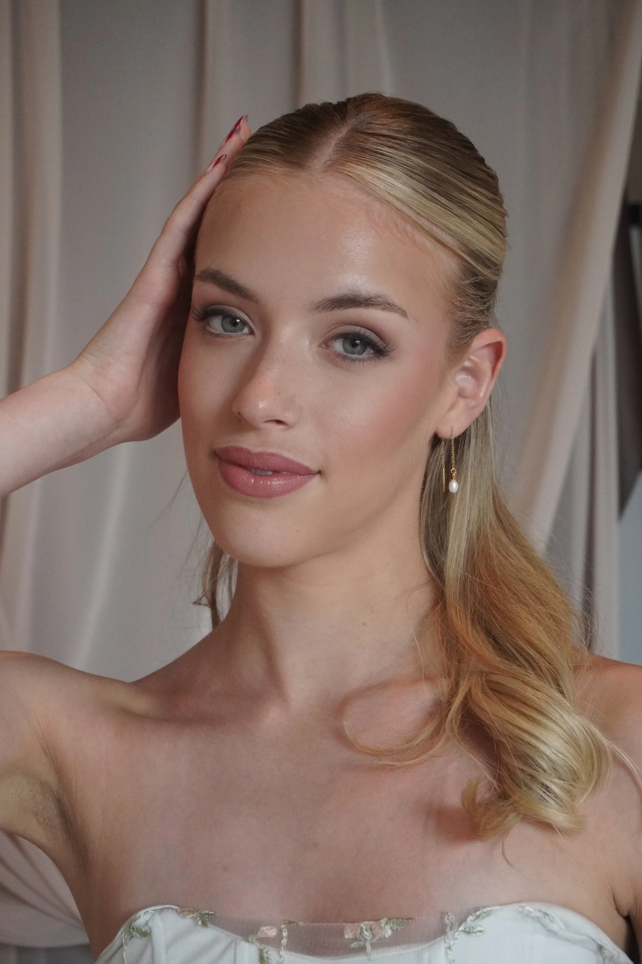 Bridal soft glam on her wedding day 