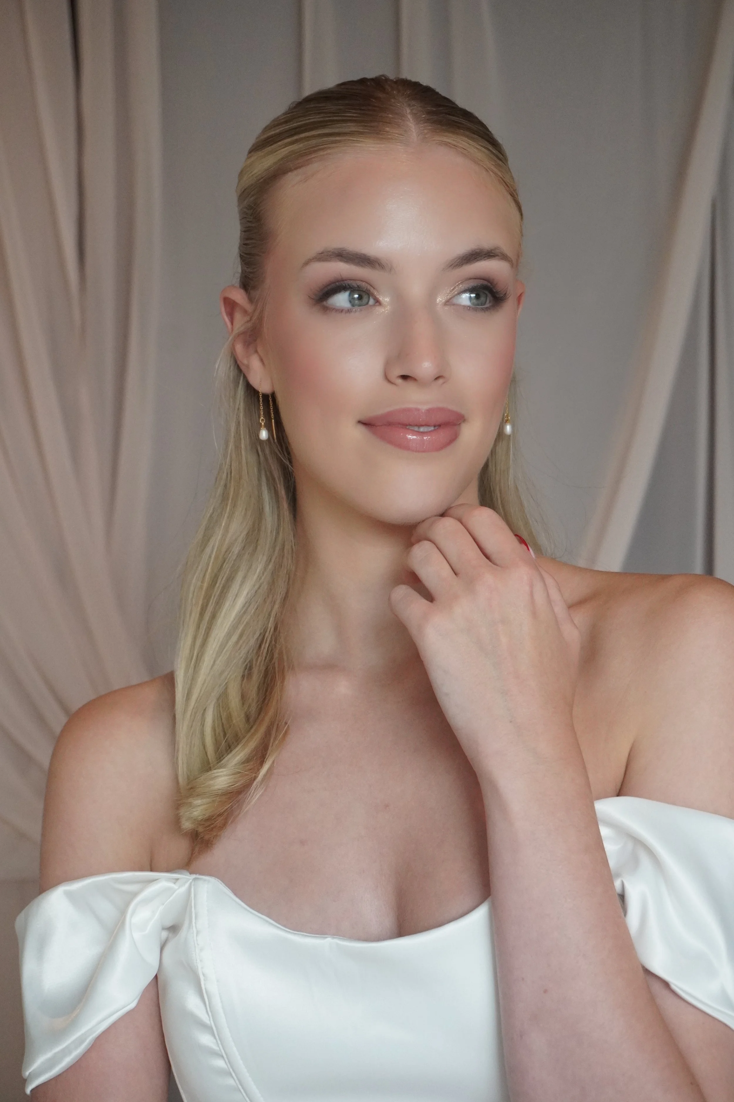 Bride in Hampshire with soft glam make up on her wedding day